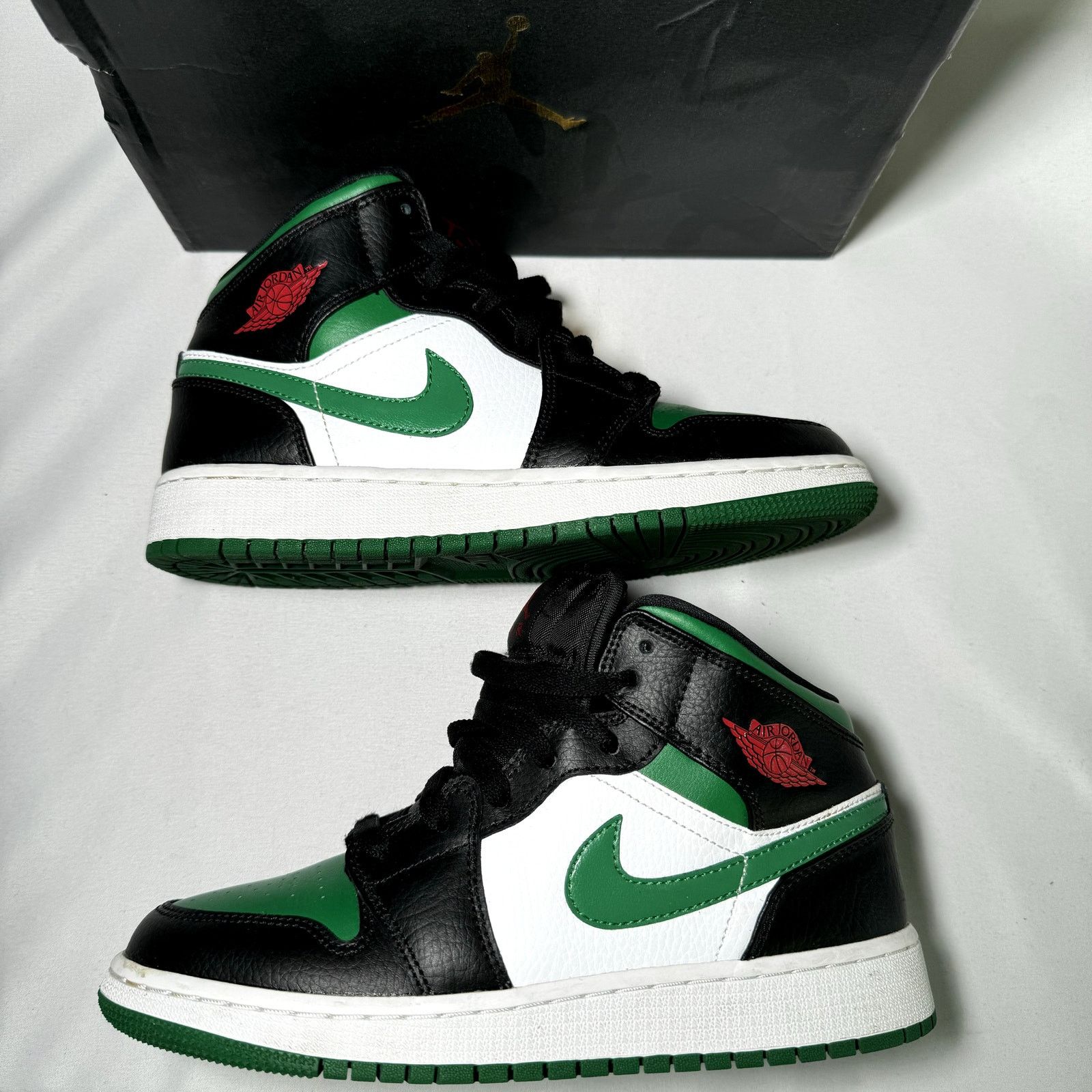 Jordan Brand × Nike Size 5 - Air Jordan 1 Mid GS Black Pine Green 2020 Shoes Size US 5 / EU 37 - 3 Thumbnail