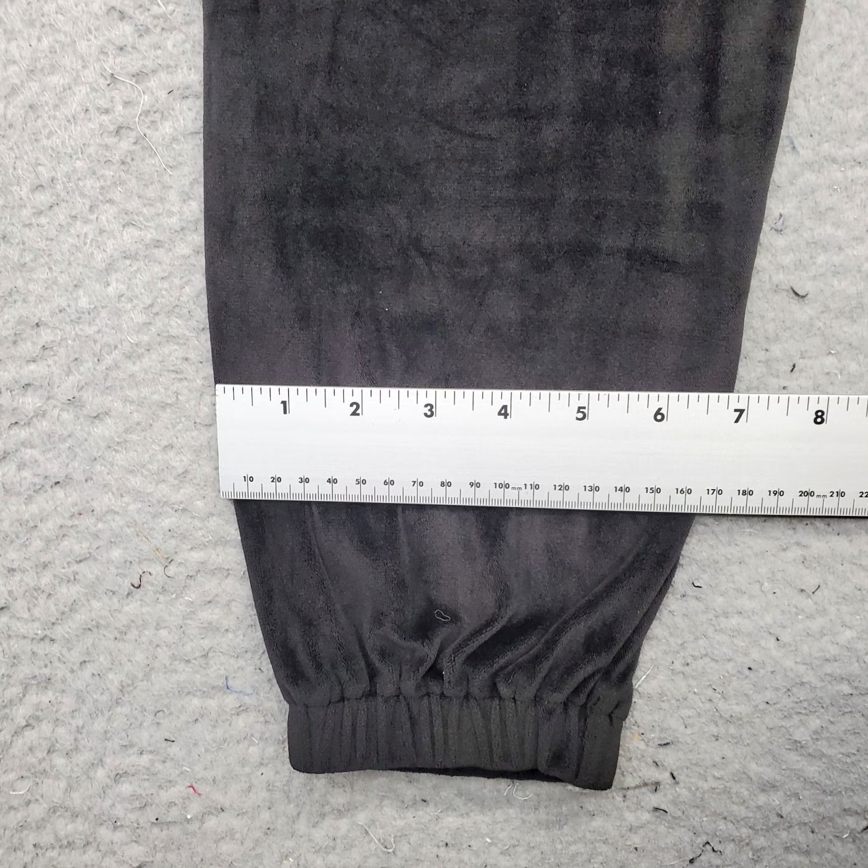 Gap Gap Velour Pants Women M Black Athletic Drawstring Tapered Leg Pockets Lined Sweatpants Regular Inseam 26.25" Size: Womens Size M Size 32" / US 10 / IT 46 - 5 Thumbnail