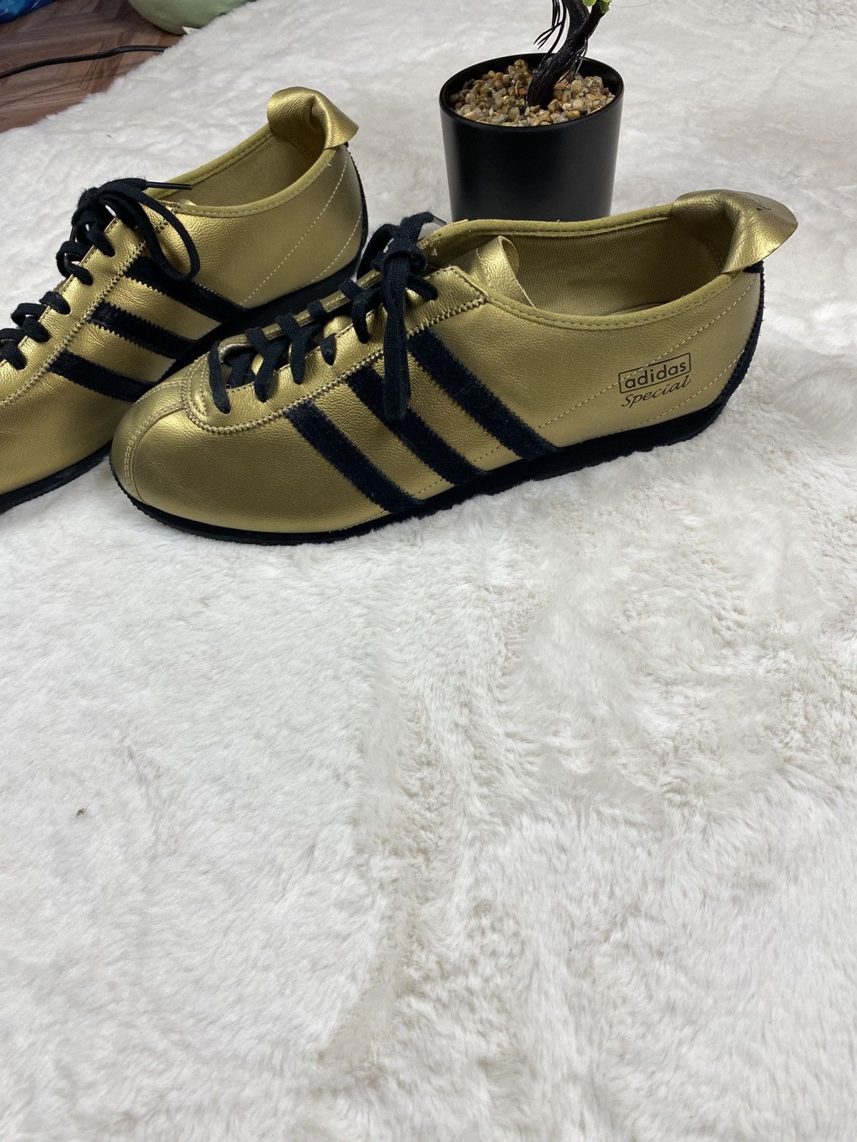 Adidas Rare Adidas Special Gold Edition – Vintage Vibes Only Size US 11 / EU 44 - 2 Thumbnail