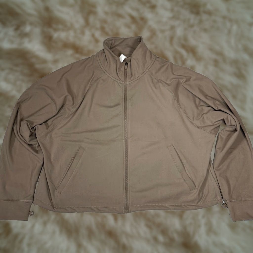 Vintage Yogalicious Lux Womens Zip Front Cropped Sweatshirt 2XL Tan Pockets Long Sleeve Size XXL / US 16-18 / IT 52-54 - 1 Thumbnail