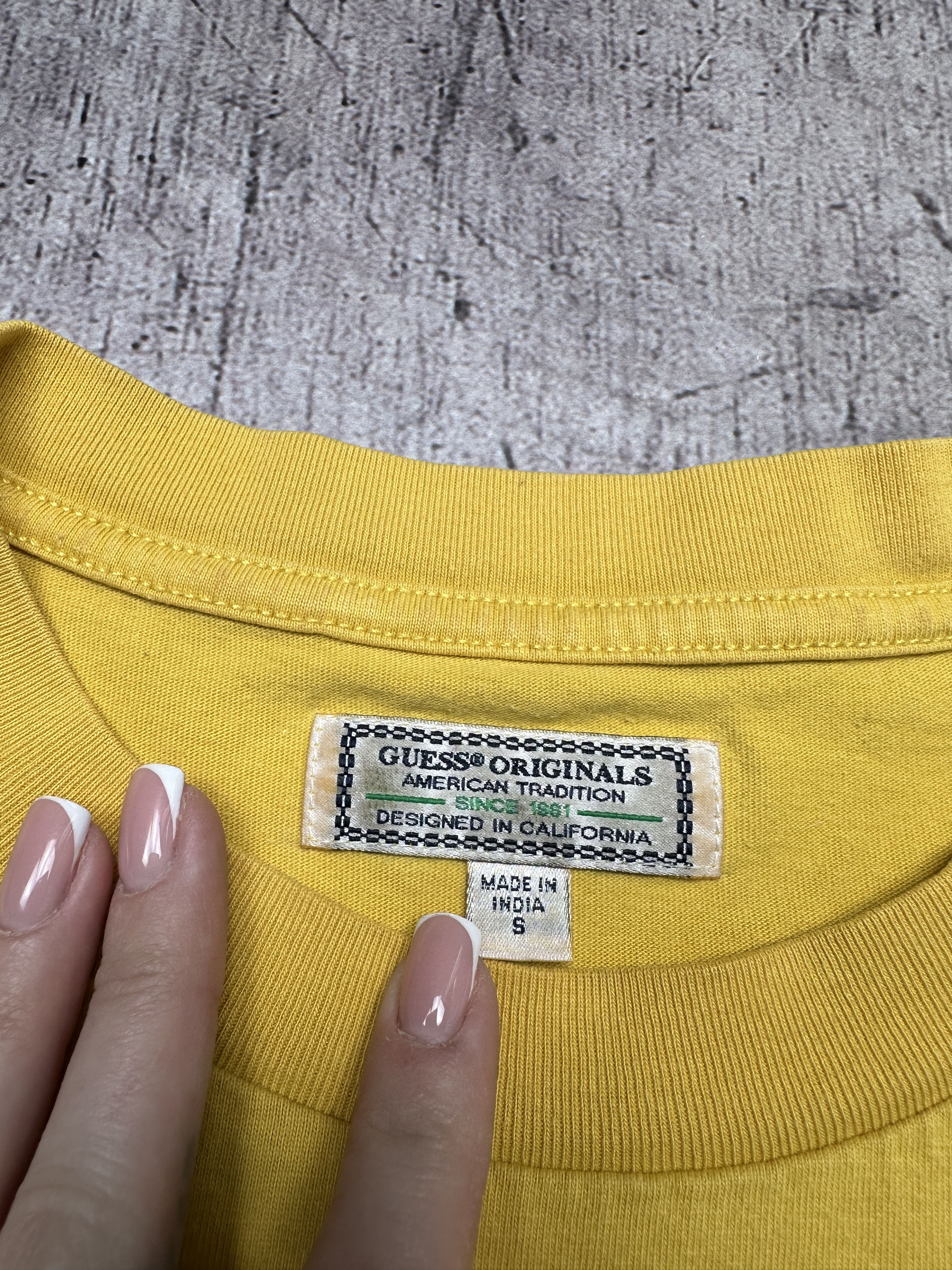Guess × Vintage Guess Vintage Mens Center Logo T-Shirt Size US S / EU 44-46 / 1 - 4 Thumbnail