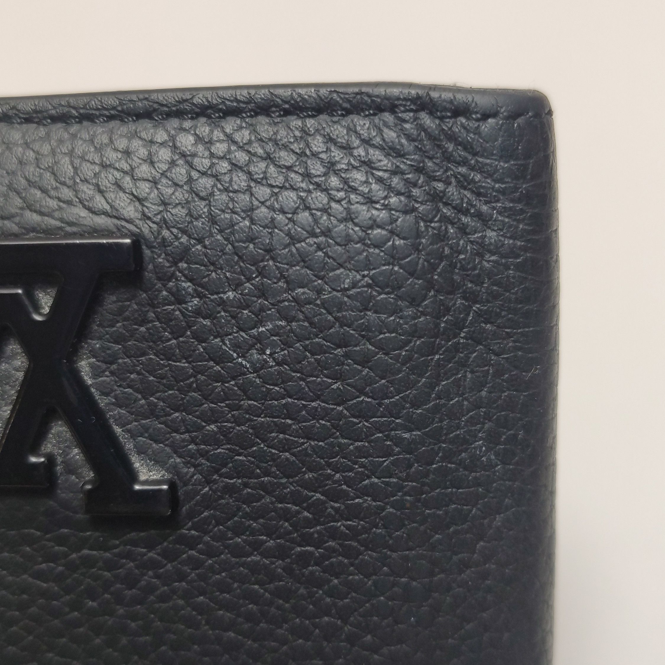 Louis Vuitton Louis Vuitton (LV) Cowhide Solid Color Letter Logo Card Hol Size ONE SIZE - 4 Thumbnail