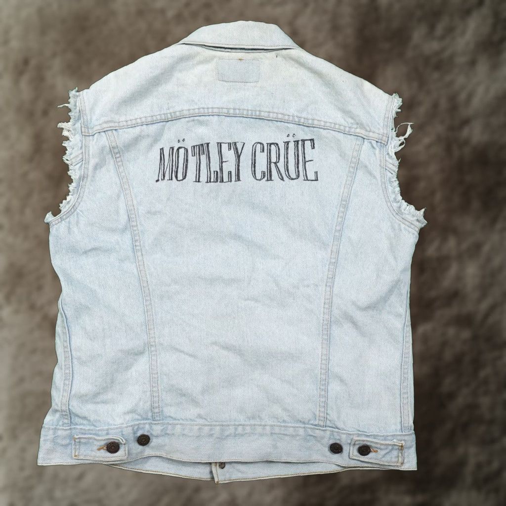 Levi's VINTAGE LEVI'S MOTLEY CRUE DENIM VEST WOMENS 14 BLUE 21X22.5 INCHES Size 36" / US 14 / IT 50 - 1 Thumbnail