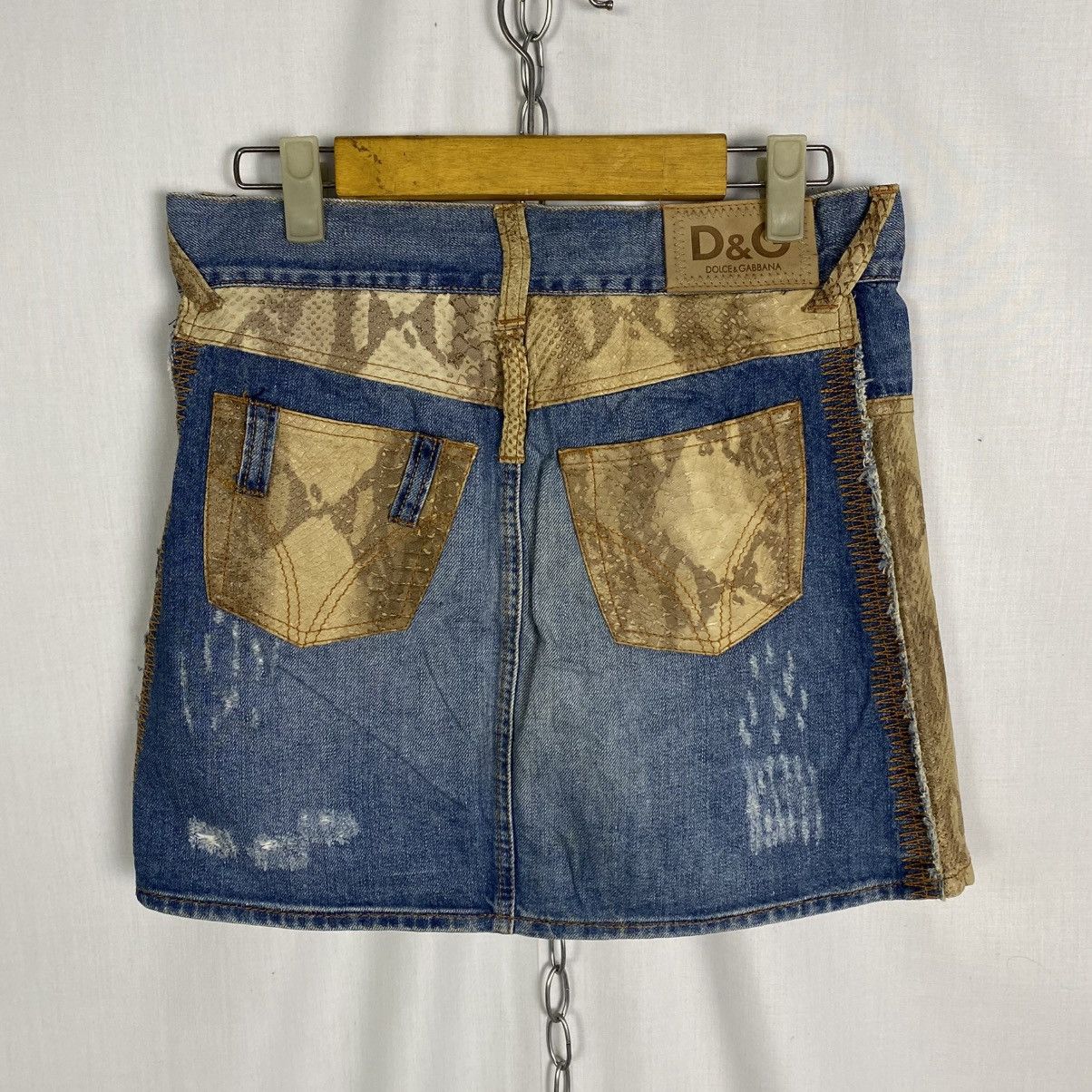Dolce & Gabbana Dolce & Gabbana Mini Skirt with Snake Skin Size 26" / US 2 / IT 38 - 2 Thumbnail