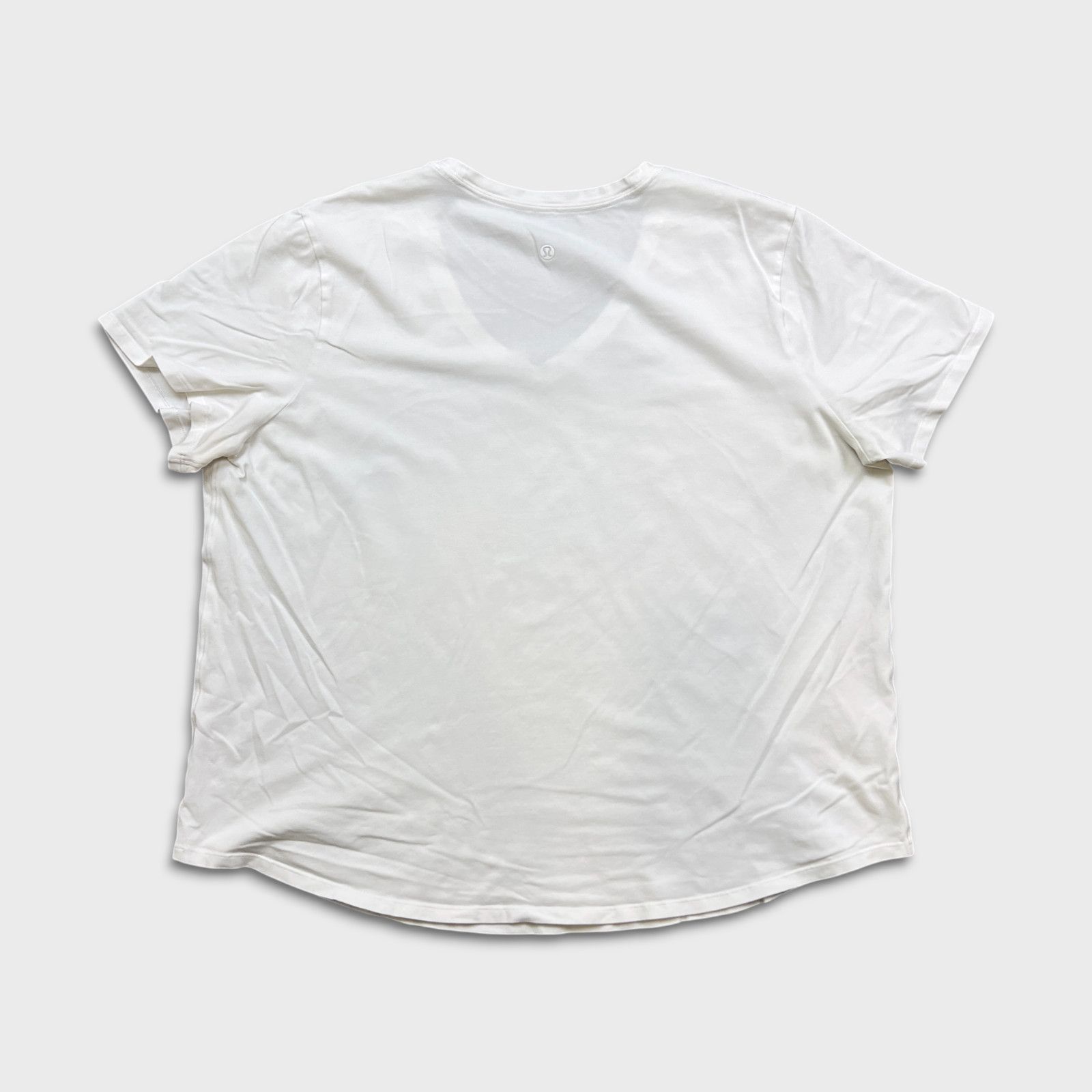 Lululemon Lululemon Love Tee V Shirt White XL Casual Short Sleeve Tee Size XL / US 12-14 / IT 48-50 - 4 Thumbnail