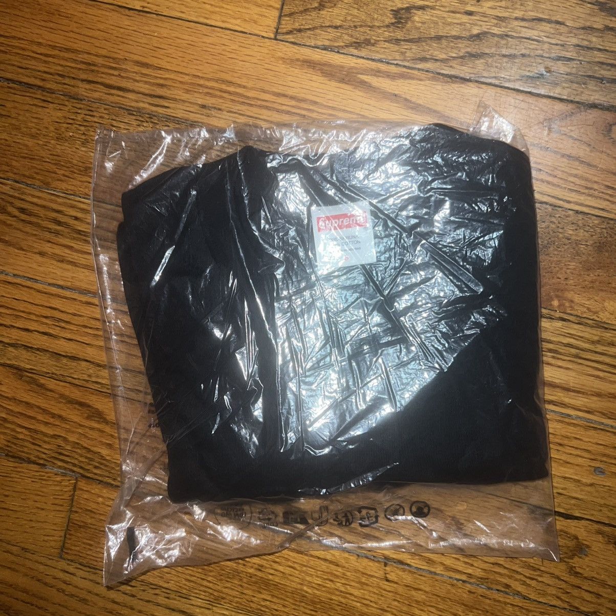 Supreme Supreme Spongebob Castel Racing L/S Tee Black Size: Small Size US S / EU 44-46 / 1 - 3 Thumbnail