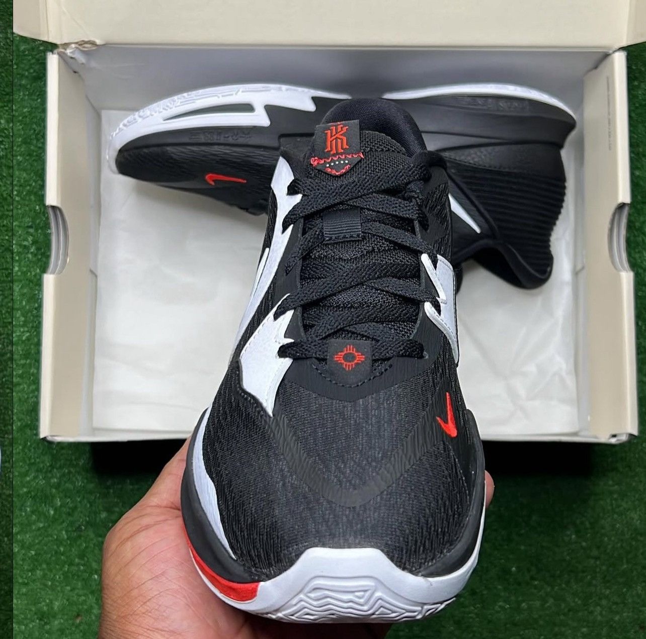 Nike Kyrie Low 5 ‘Bred’ Size US 9.5 / EU 42-43 - 4 Thumbnail