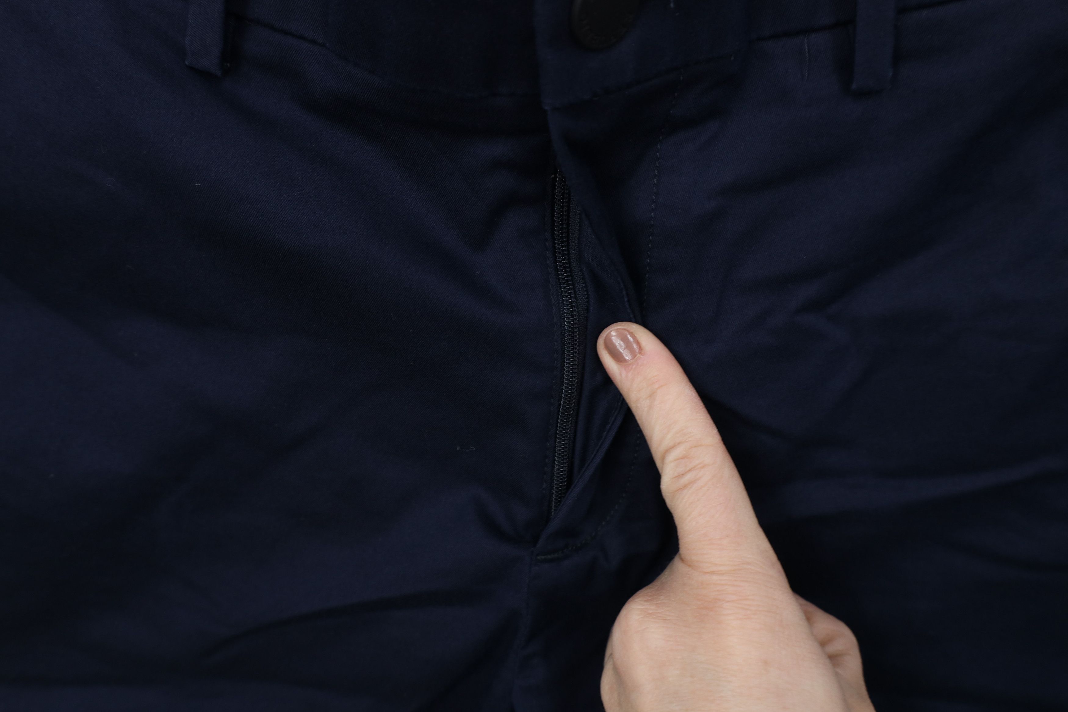 Banana Republic Banana Republic Aiden Tech Above Knee Chino Shorts Navy Blue Size US 33 - 5 Thumbnail