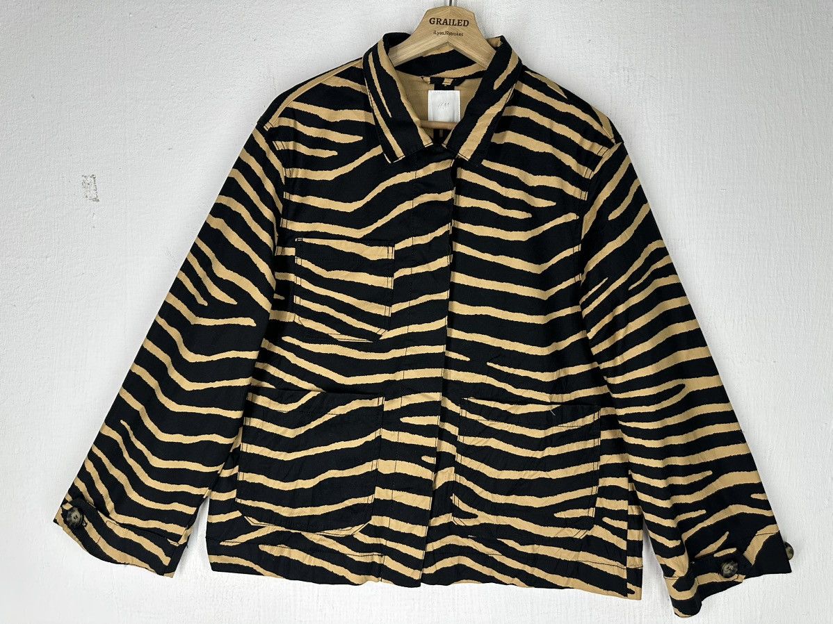 image of H&M Lightweigh Cotton Jacket in Black, Women's (Size Medium)