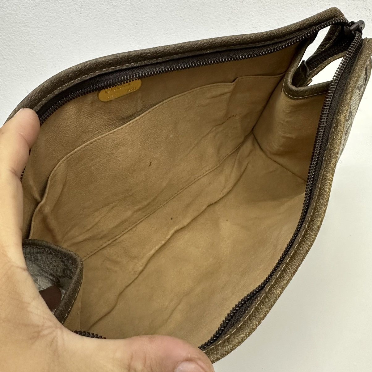 Vintage ‼️YES‼️ AUTHENTIC GUCCI GG PLUS CLUTCH BAG Size ONE SIZE - 8 Thumbnail