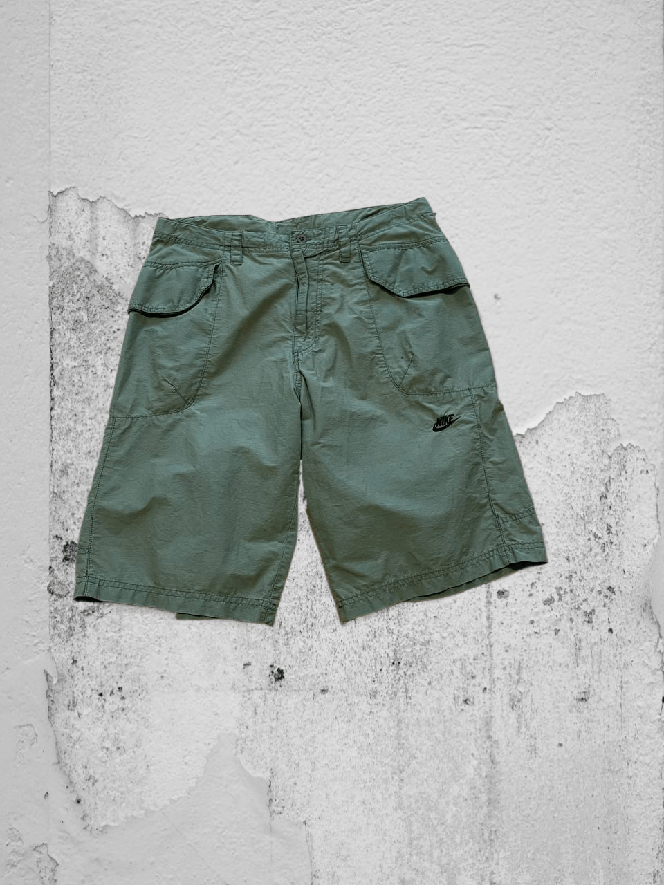 Nike Vintage Nike logo shorts crazy Y2K size M Size US 32 / EU 48 - 1 Thumbnail