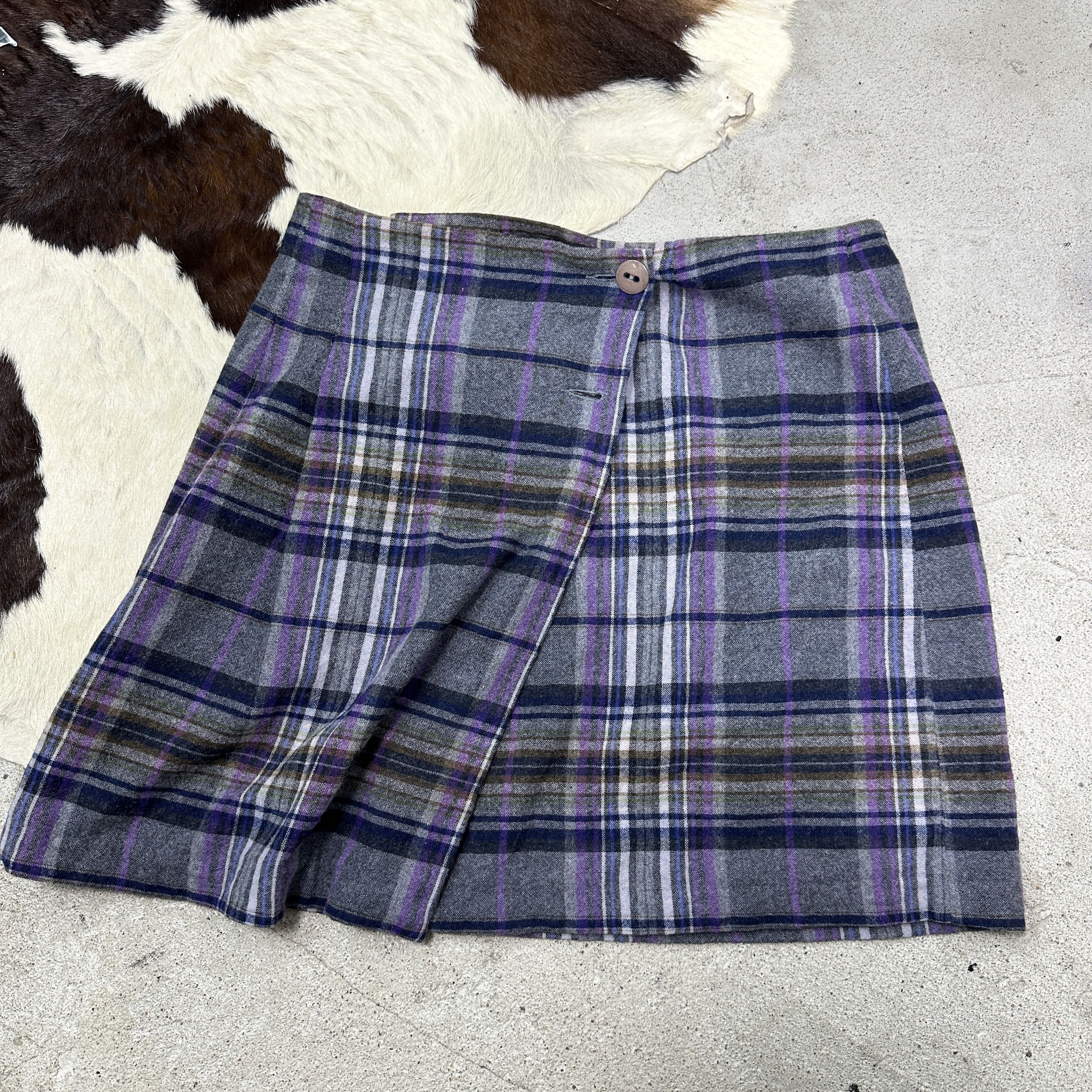 Vintage Vintage Preppy Woolen Tartan Midi Skirt Y2K Size 26" / US 2 / IT 38 - 2 Thumbnail
