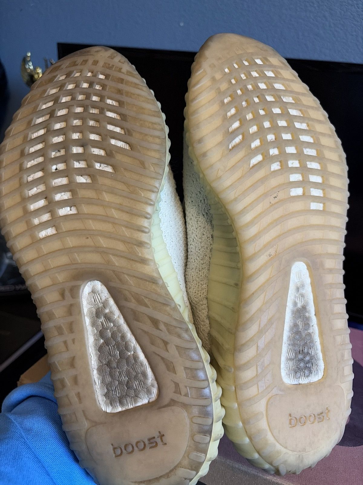 Yeezy Yeezy 350 v2 butters Size US 10.5 / EU 43-44 - 6 Thumbnail