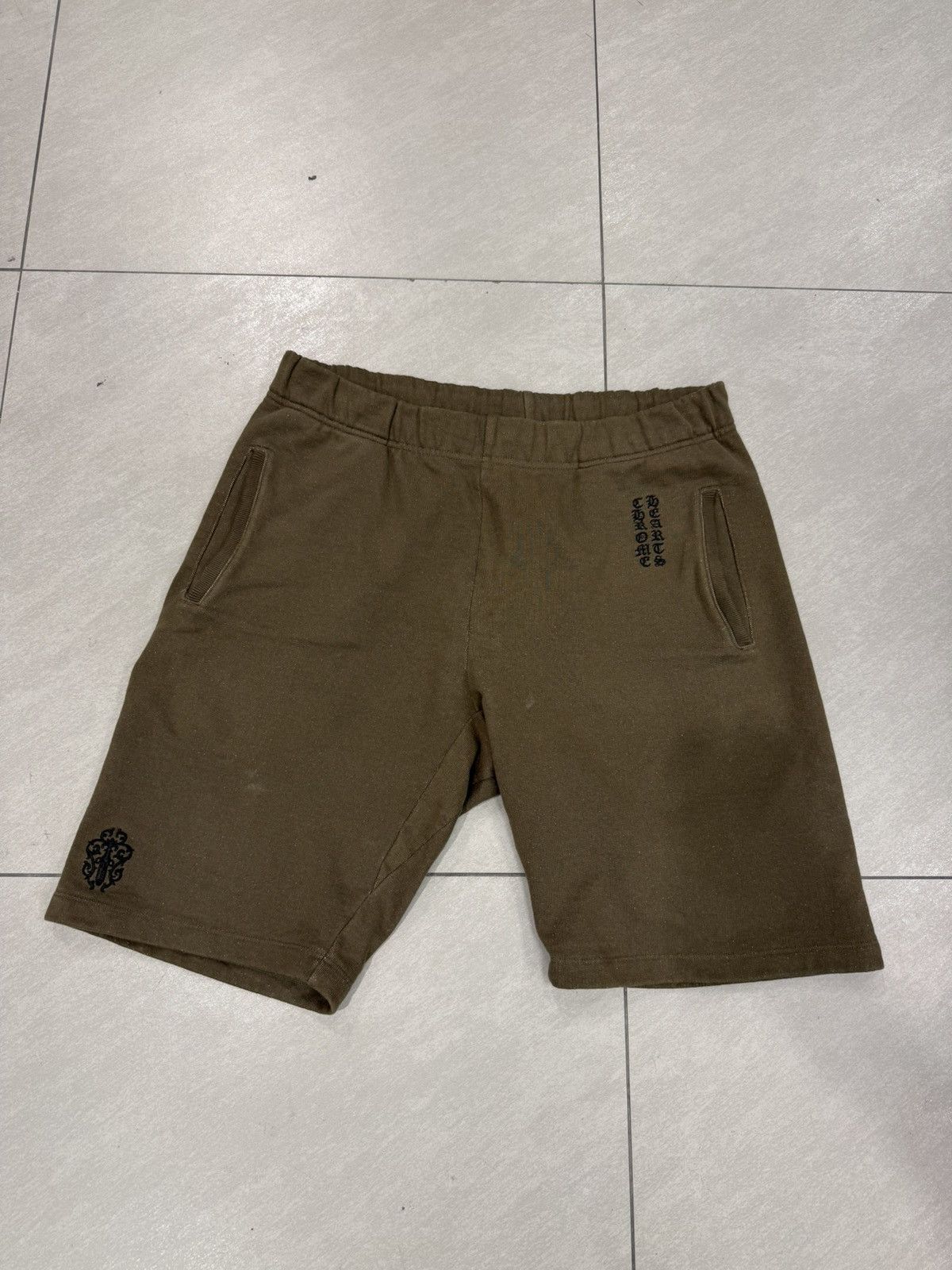 Chrome Hearts Chrome Hearts Vertical Logo Sweatshorts Olive Size US 34 / EU 50 - 1 Thumbnail