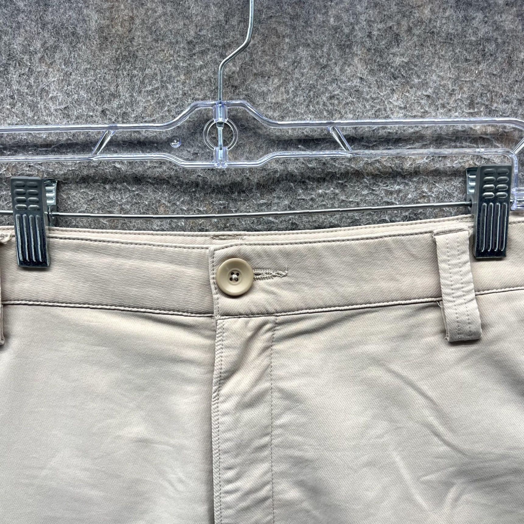 Under Armour Under Armour Shorts Mens 38 Khaki Golf Chino Lightweight Stretch Performance UA Shirt? Size US 38 / EU 54 - 7 Thumbnail