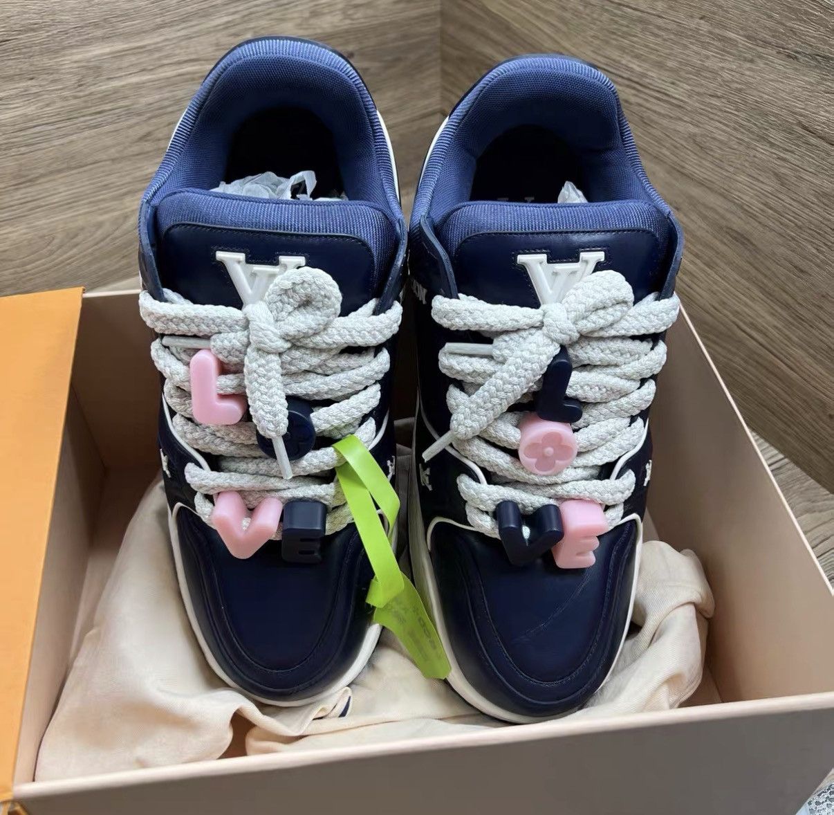 Louis Vuitton Louis Vuitton Trainer Valentine's Day Sneakers J41 Size US 9.5 / EU 42-43 - 2 Thumbnail