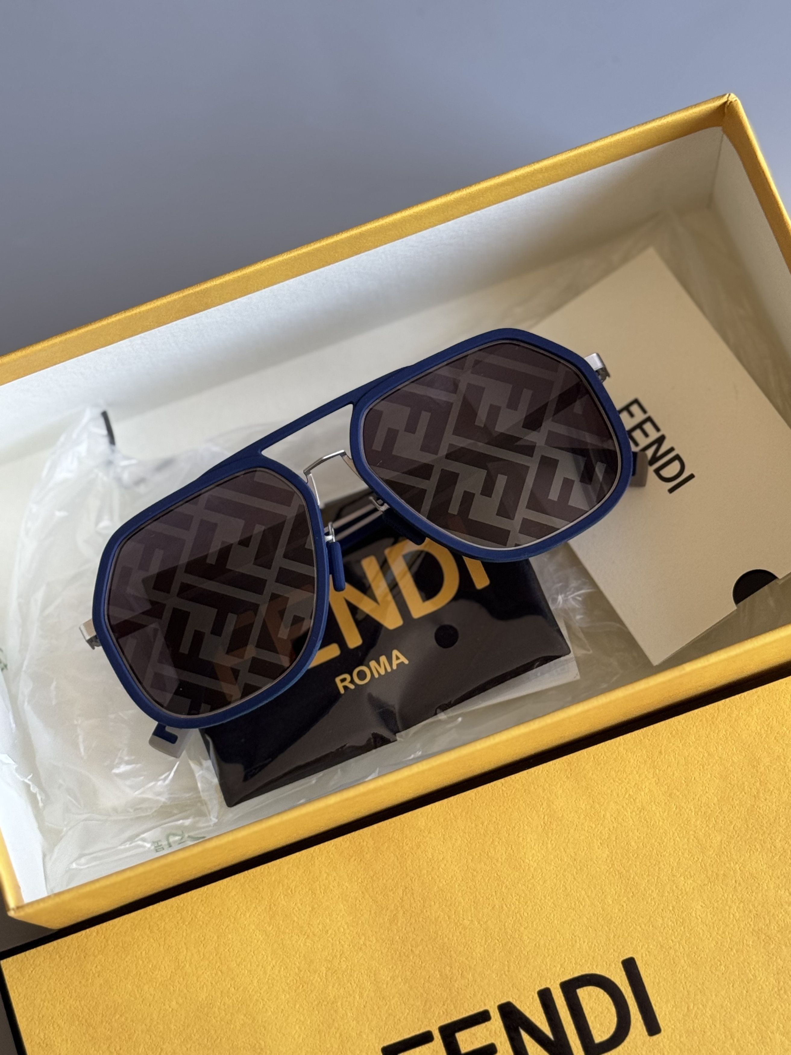 Fendi Fendi Sunglasses Size ONE SIZE - 15 Thumbnail