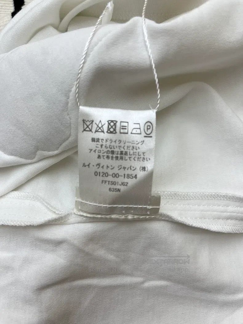 Louis Vuitton Louis Vuitton Emblem Embroidered T-Shirt Size US S / EU 44-46 / 1 - 7 Thumbnail