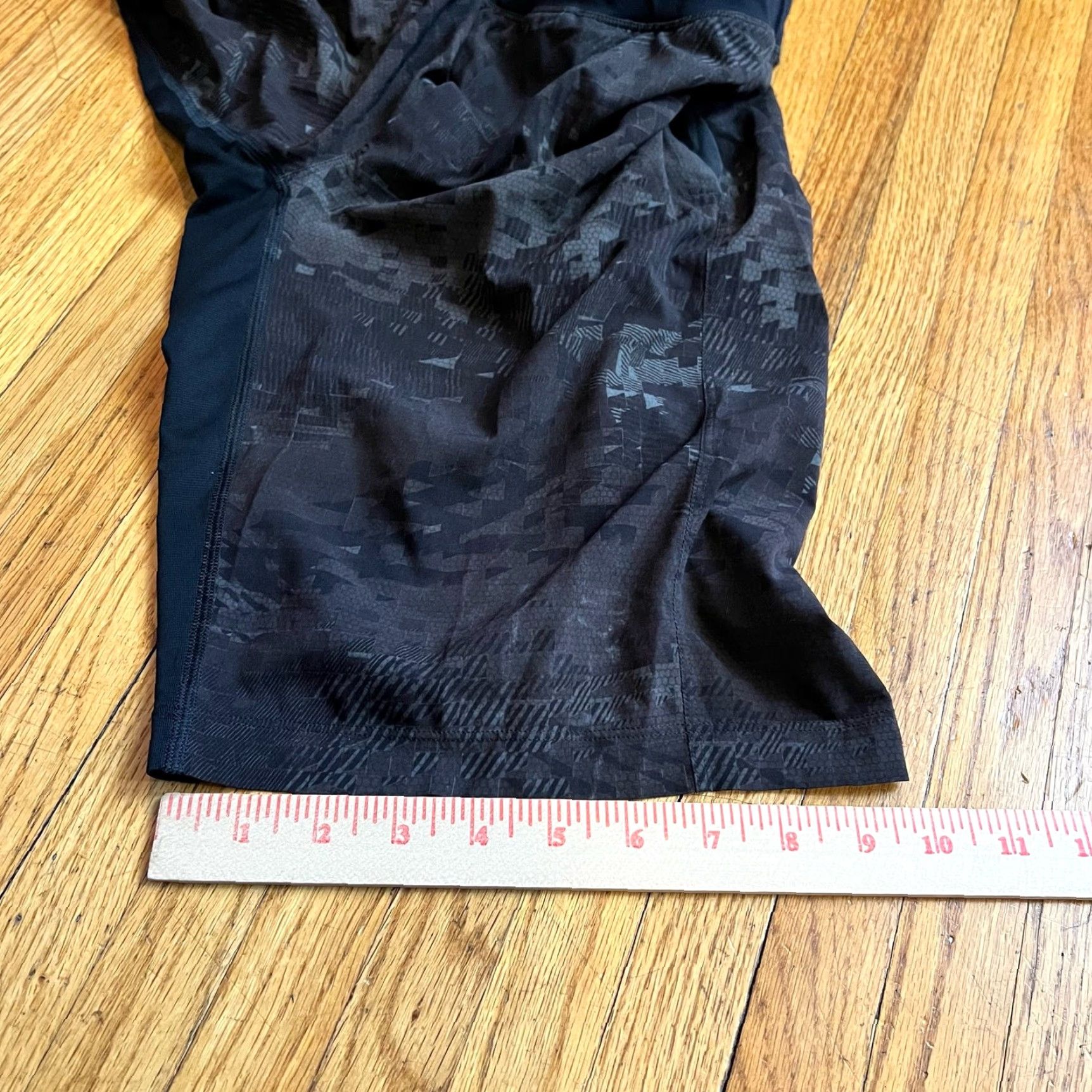 Lululemon Lululemon T.H.E. Short Mens S Camo Running Gym Workout m7y05s Black Size US 29 - 8 Thumbnail