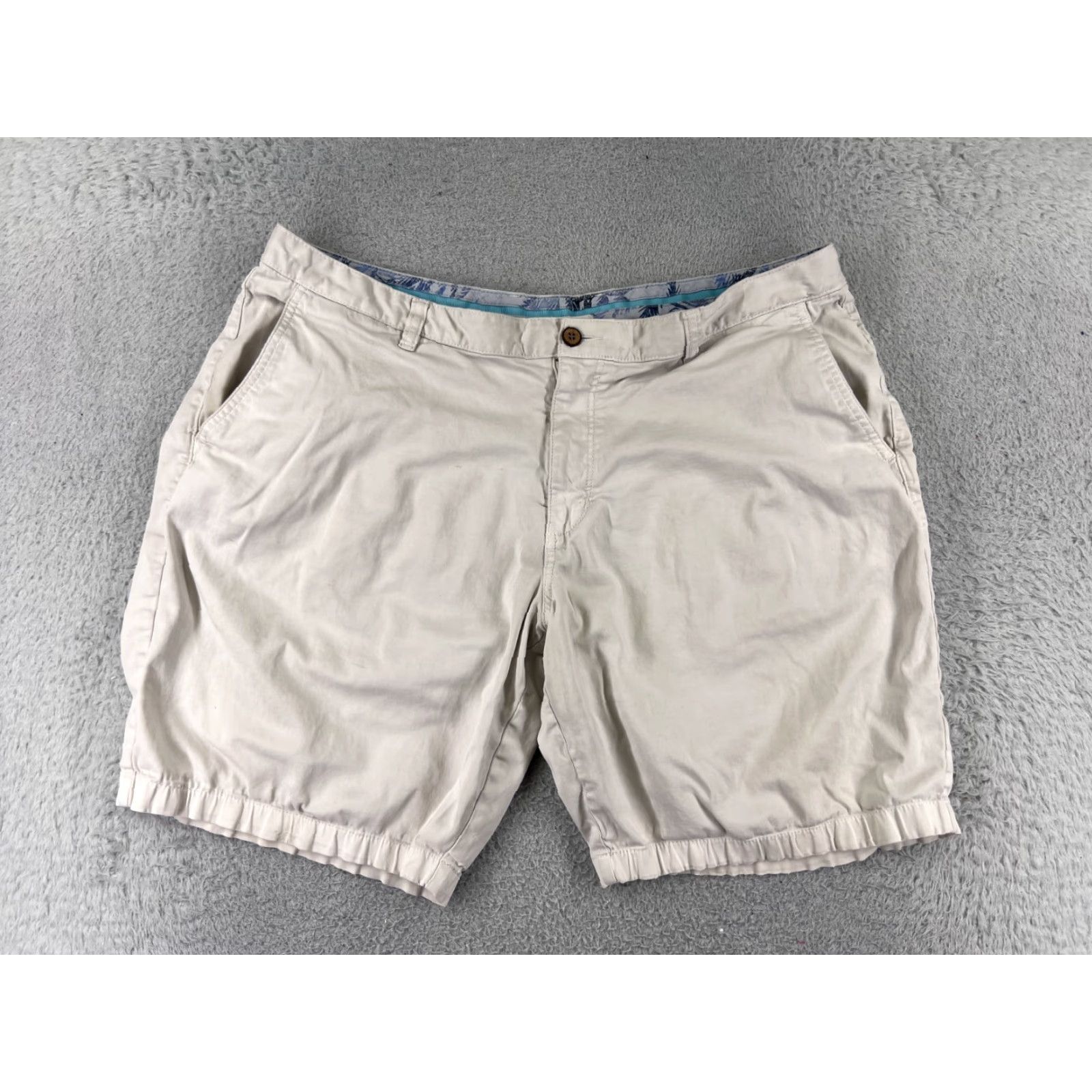Tommy Bahama Tommy Bahama Shorts Men Flat Front Bermuda Casual Beach 40 Beige Logo Pockets Inseam 10 in Regular Fit Adults Mens Size US 40 / EU 56 - 2 Thumbnail