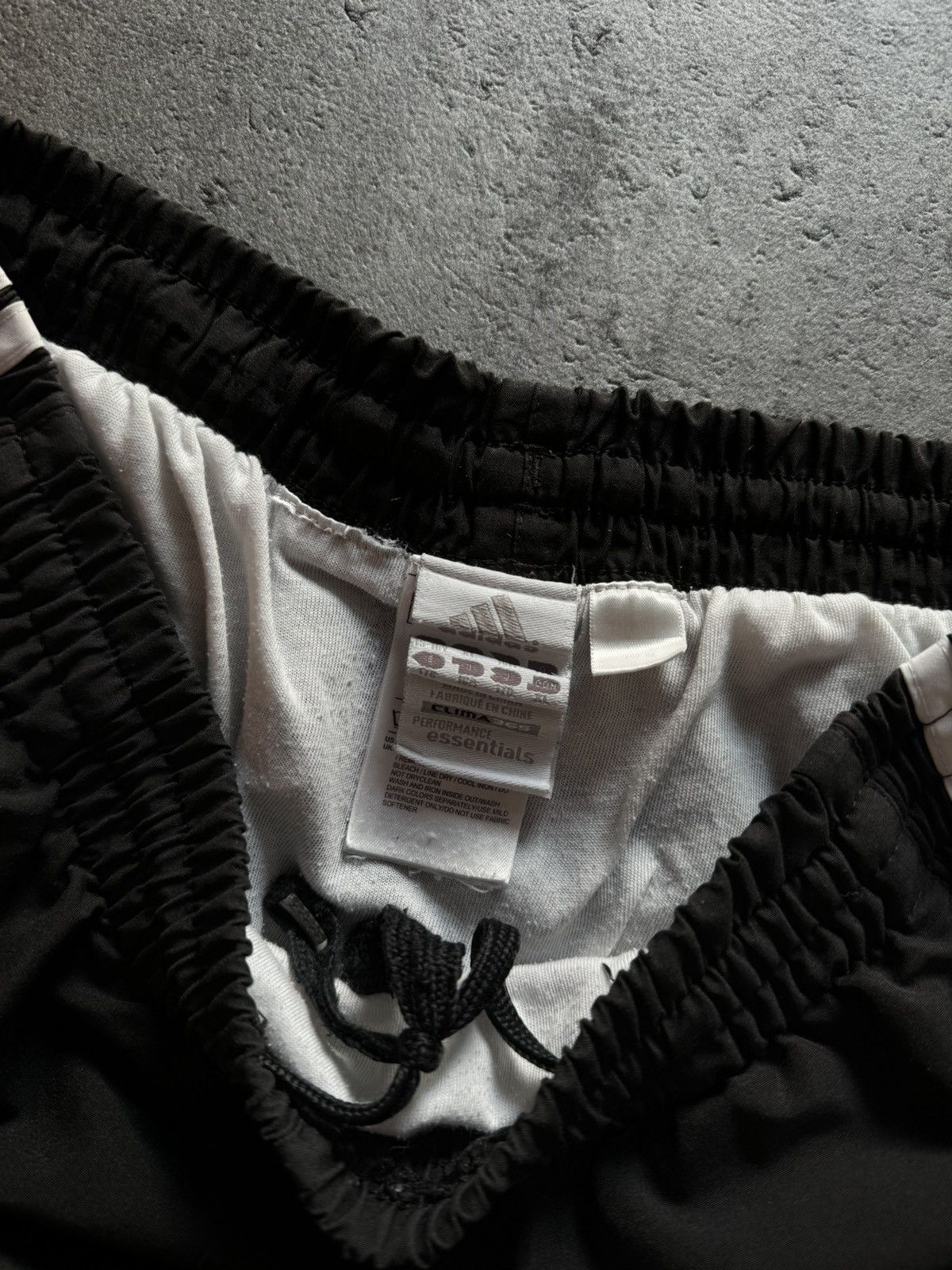 Adidas × Vintage Vintage Y2K Adidas Pinterest Shorts Streetwear 90s Size US 32 / EU 48 - 7 Thumbnail