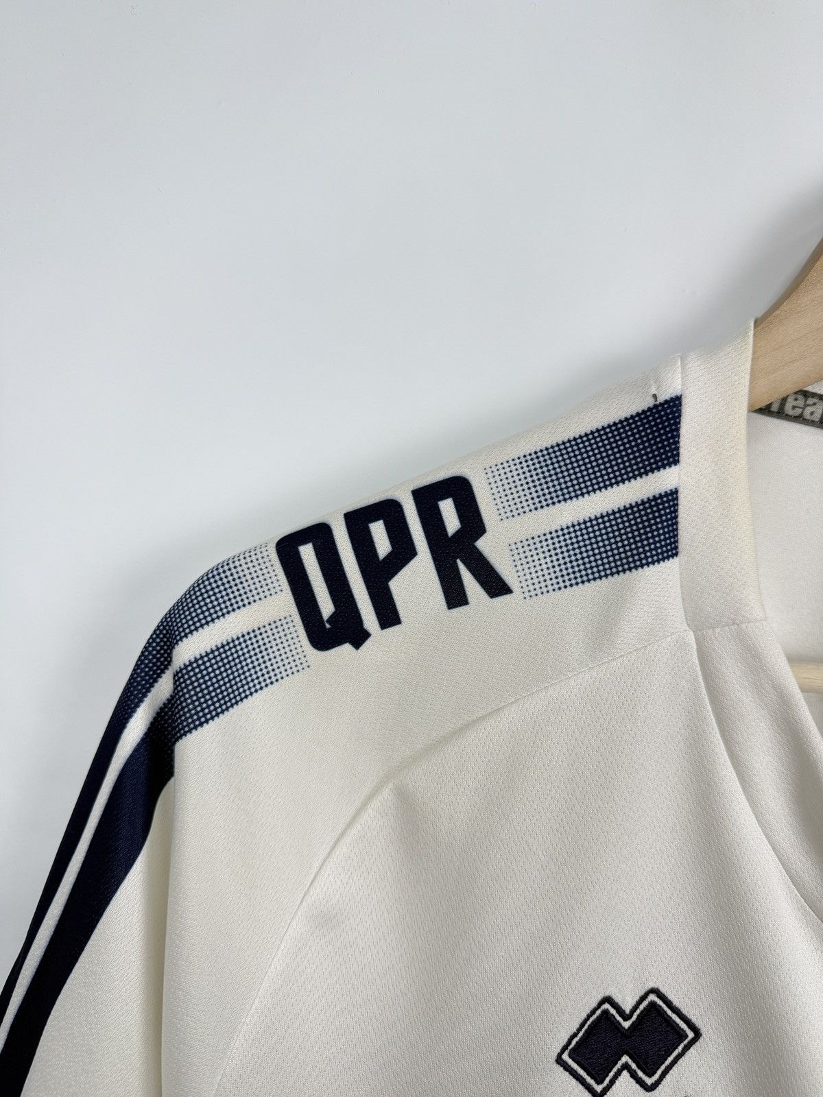 Errea 🏴󠁧󠁢󠁥󠁮󠁧󠁿 Errea Queens Park Rangers QPR Soccer Jersey Rare T-Shirt Size US M / EU 48-50 / 2 - 7 Thumbnail
