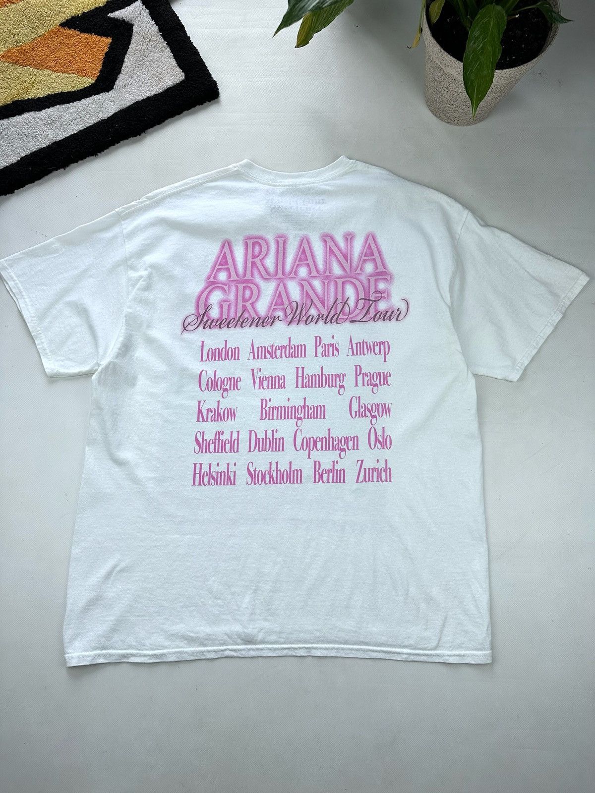 Band Tees Vintage Ariana Grande tour tshirt Size US XL / EU 56 / 4 - 2 Thumbnail