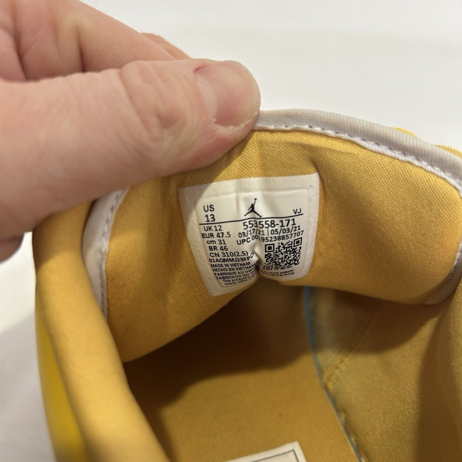 Jordan Brand Nike Air Jordan 1 Low “Pollen/Yellow White” 553558-171 Size US 13 / EU 46 - 8 Thumbnail