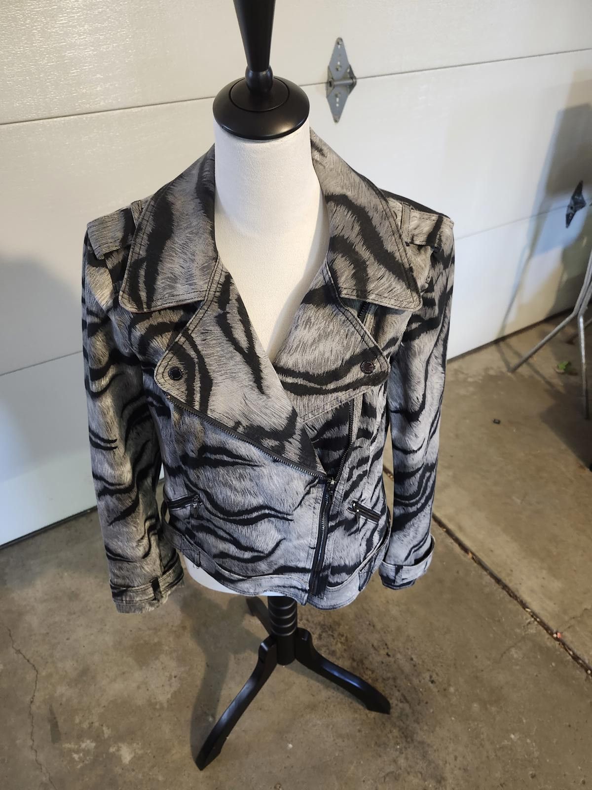 Designer White House Black Market Denim Blazer Size ONE SIZE - 1 Thumbnail
