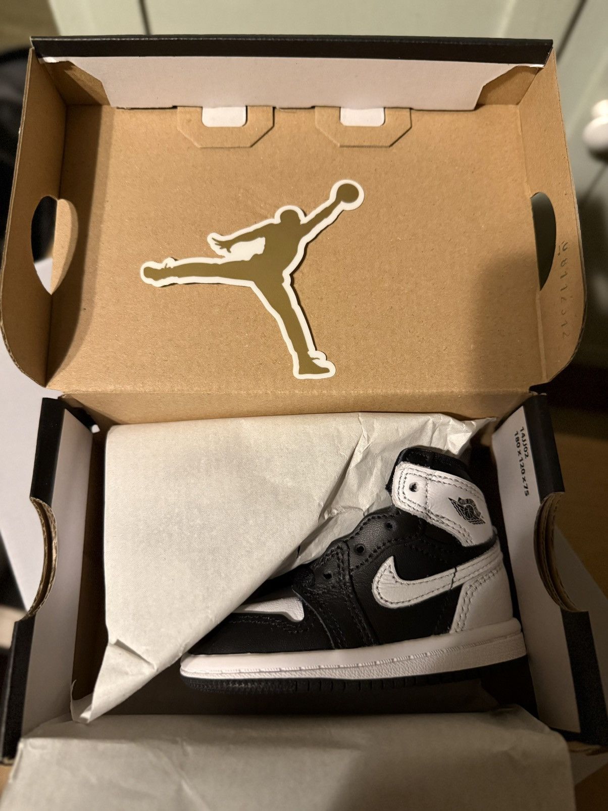 Jordan Brand NEW! Nike Air Jordan 1 Retro OG High TODDLER size 4c OG Box! Size US 5 / EU 37 - 3 Thumbnail