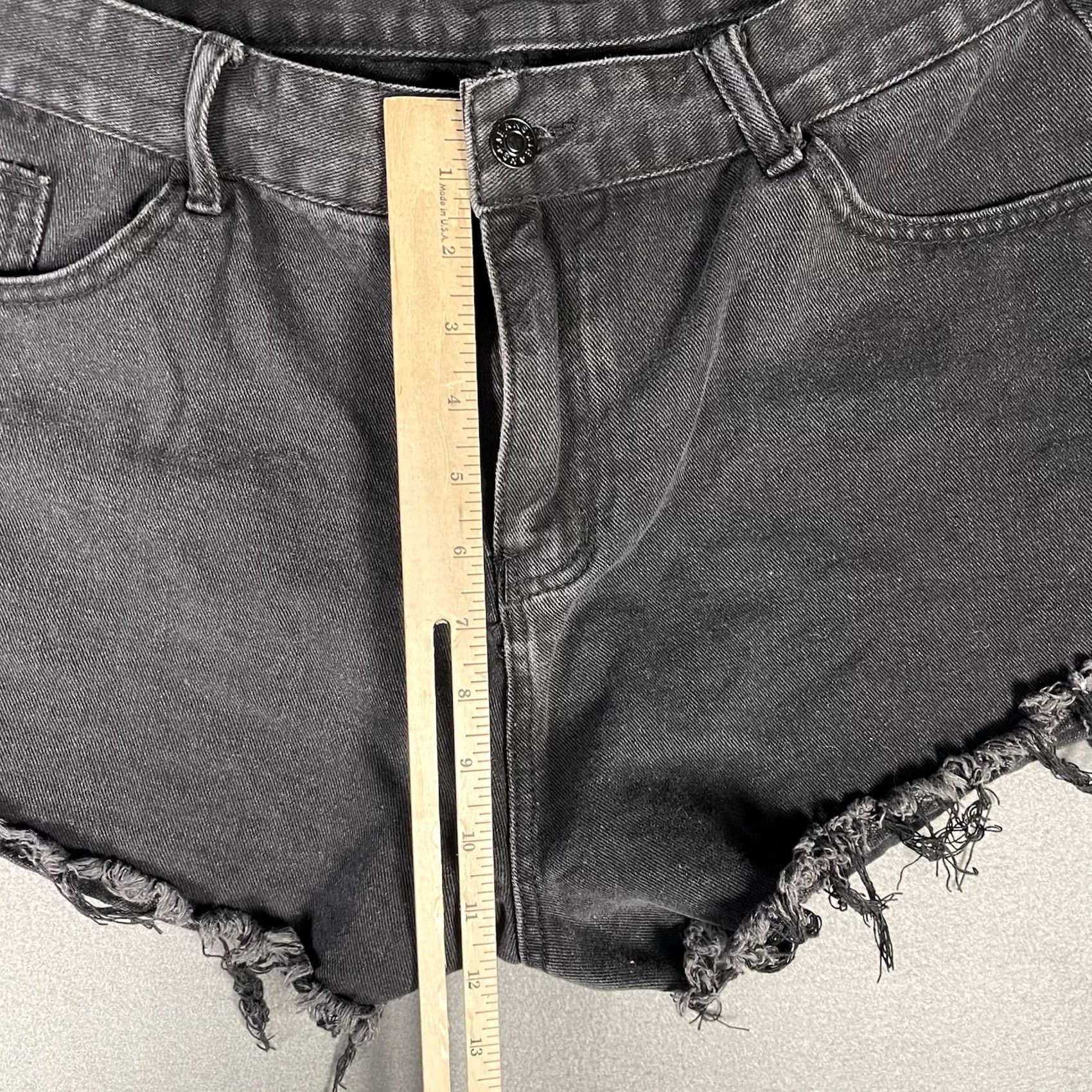 Shein VINTAGE? No. Shein Black Denim Women's Shorts XL Embroidered Flames Distressed 5-Pocket Denim Cut-Off Size 40" / US 18 - 7 Thumbnail