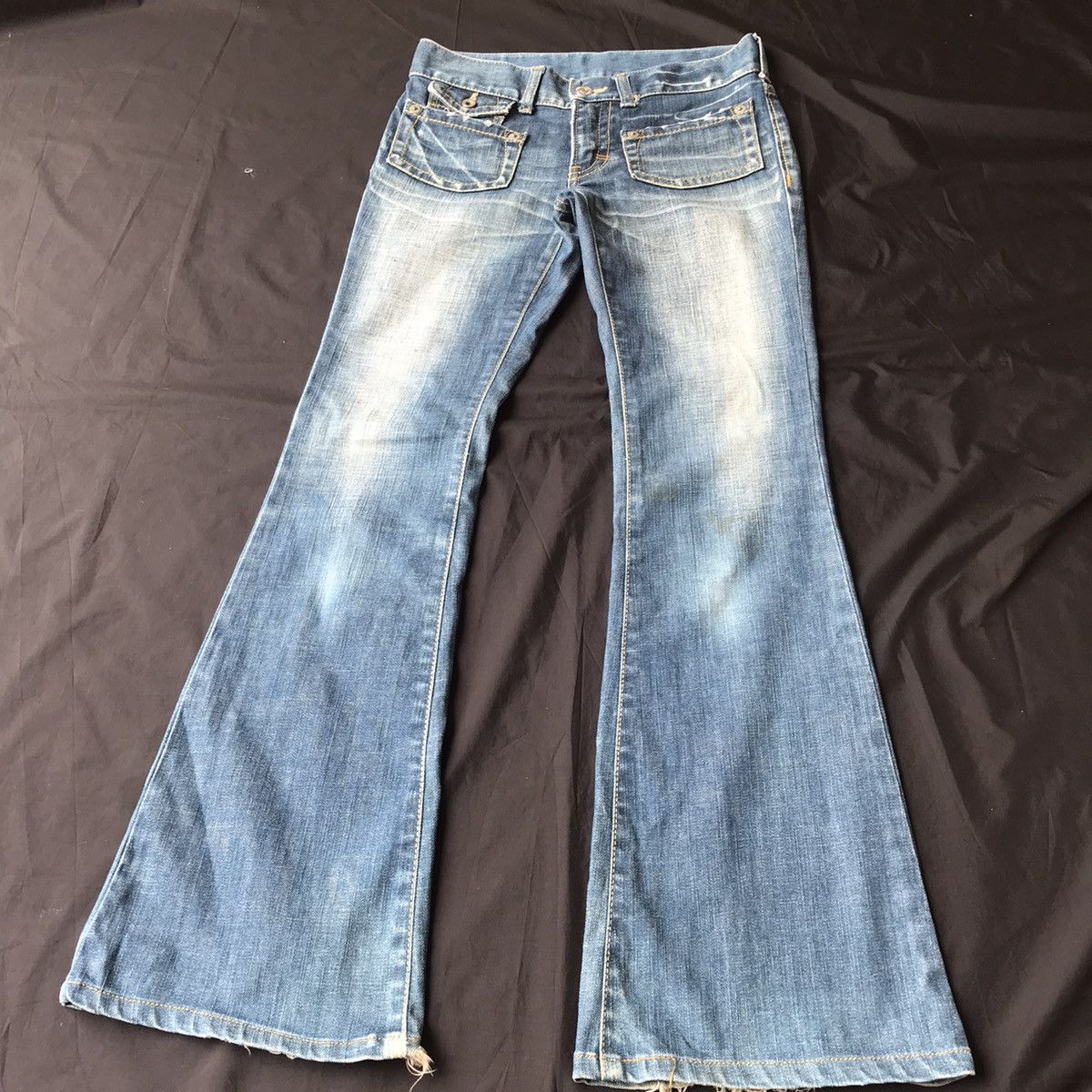 ❤️‍🔥 ACCEPT OFFERS ❤️‍🔥 Flare jeans Q japan