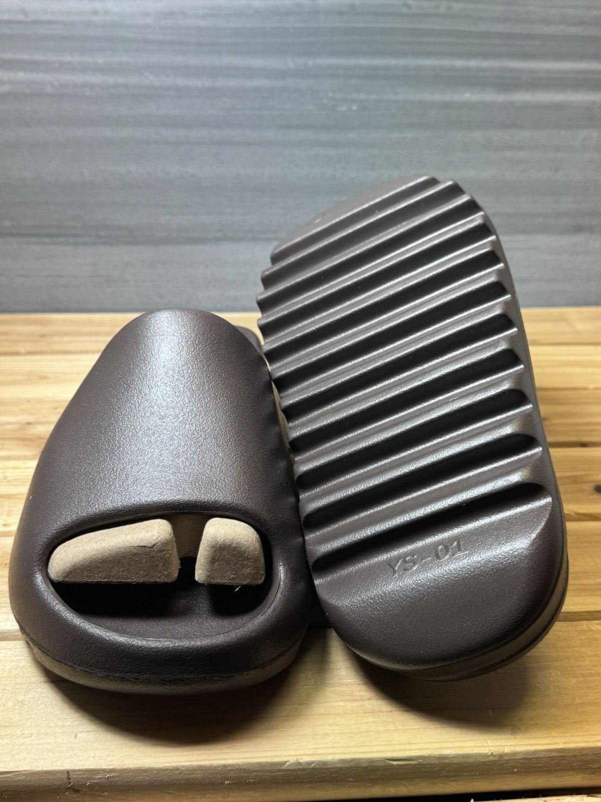 Yeezy Yeezy YZY YS-01 Chocolate Slide Brand New Sizes 9-10 Size US 9 / EU 42 - 3 Thumbnail