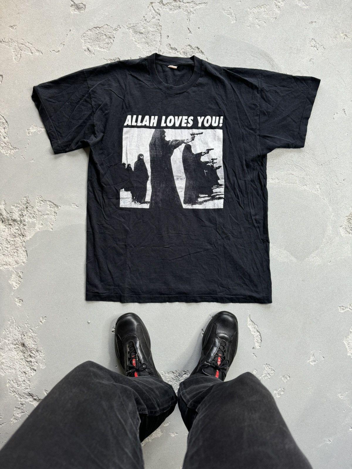 Band Tees Vintage 90s Allah Loves You Explosion Graphic T shirt Rare Size US XL / EU 56 / 4 - 1 Thumbnail