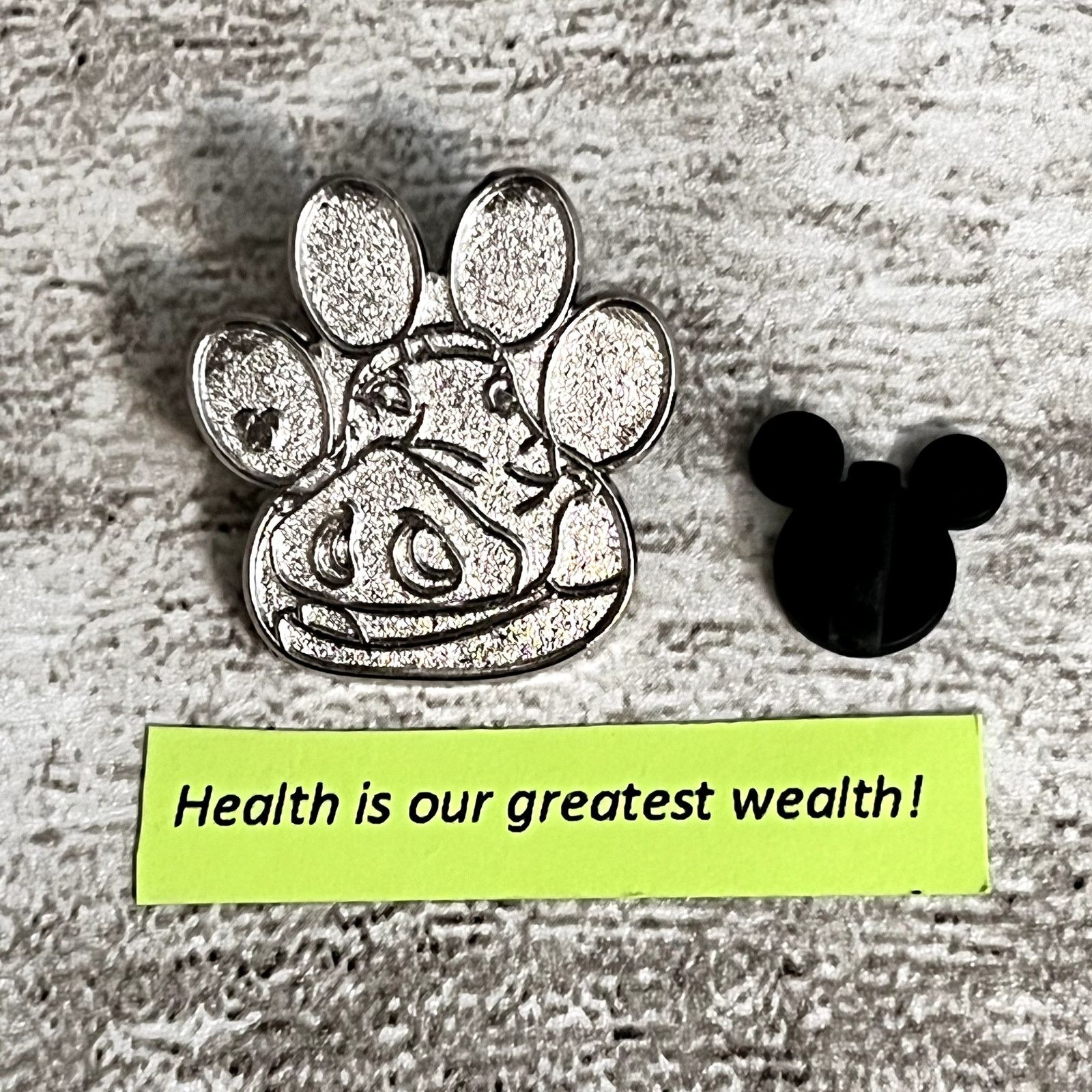 Disney Disney Pin - Hidden Mickey Chaser - Pumba Lion King Size ONE SIZE - 1 Thumbnail