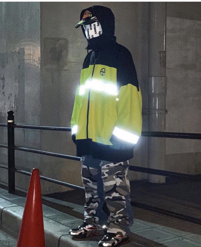Vetements Vetements F/W19 Hi-Vis Anarchy Reflective Parka Size US XXL / EU 58 / 5 - 2 Thumbnail