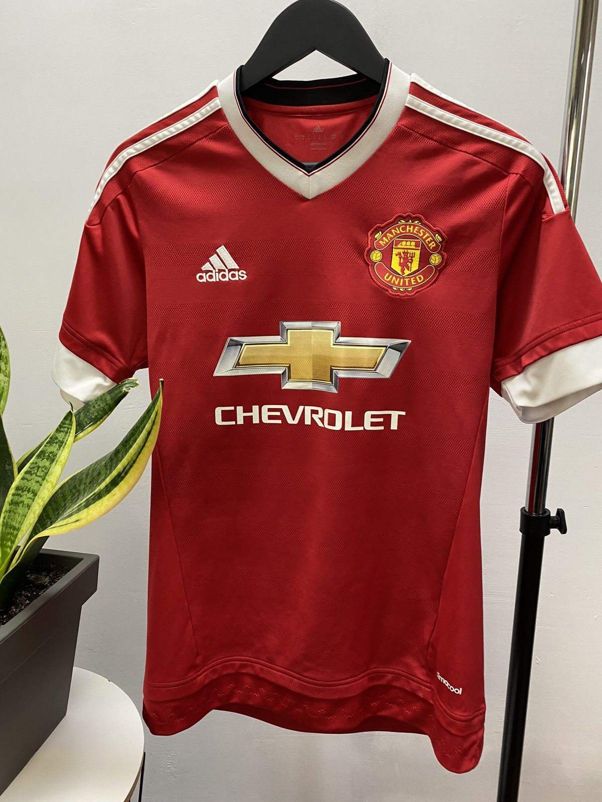 Adidas × Vintage Manchester United 2015/2016 Home Soccer Jersey Football Size US S / EU 44-46 / 1 - 5 Thumbnail