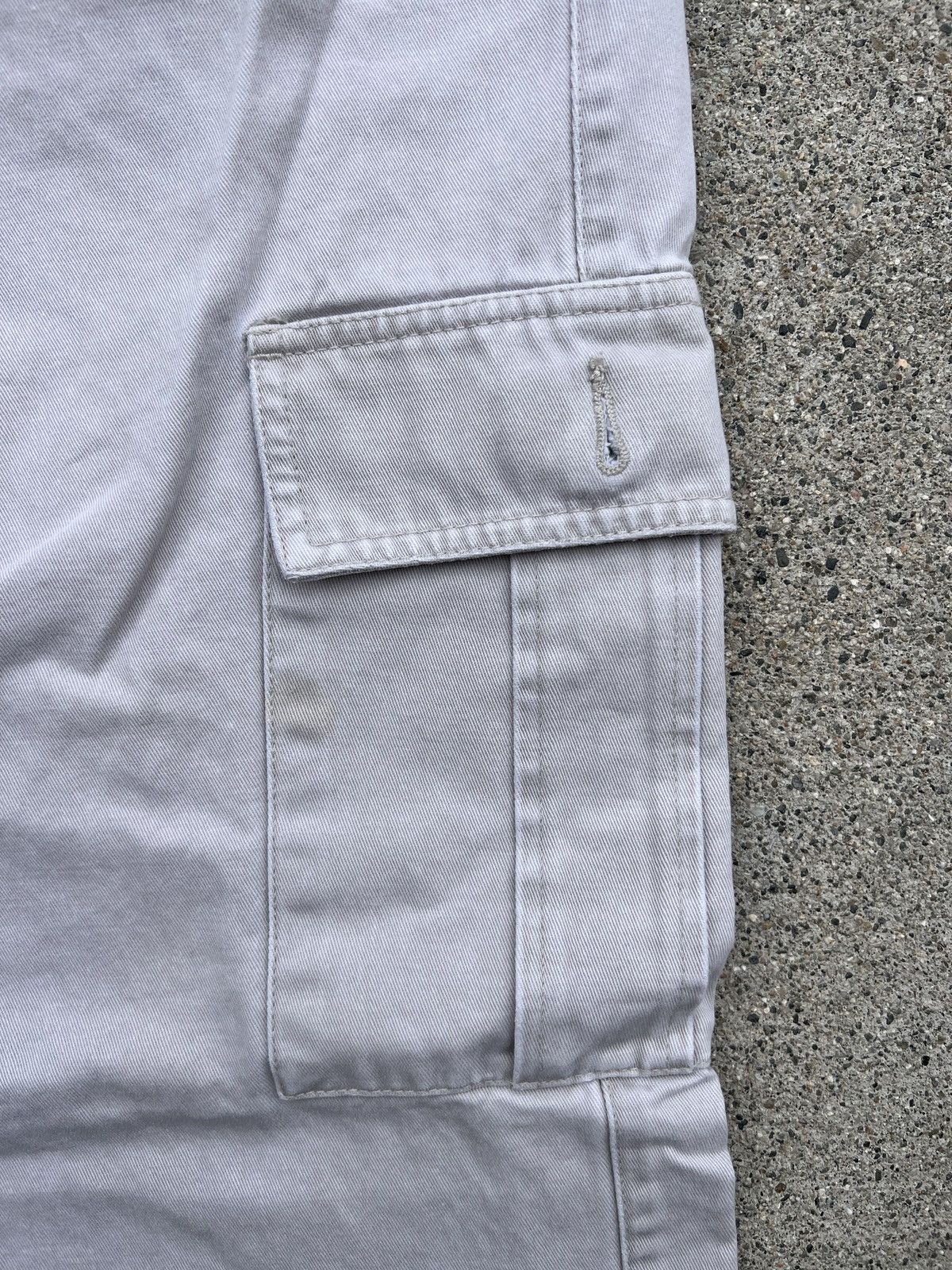 UNIONBAY × Vintage Y2K Union Bay Light Grey Low Rise Flare Cargo Pants Size 5 Size 27" / US 4 / IT 40 - 8 Thumbnail