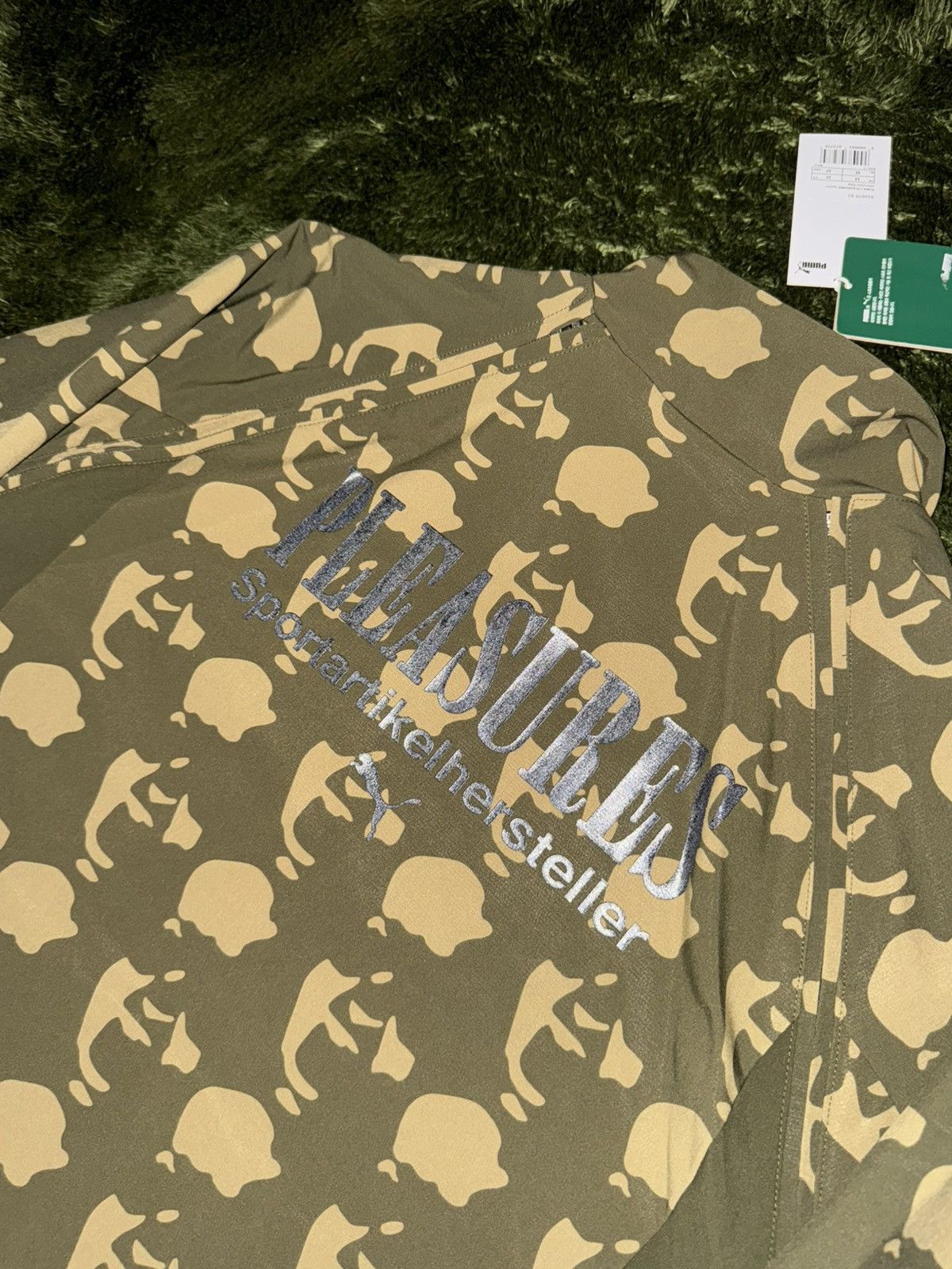 Pleasures × Puma [M] Pleasures x Puma 2-in-1 Camo Jacket Size US M / EU 48-50 / 2 - 8 Thumbnail