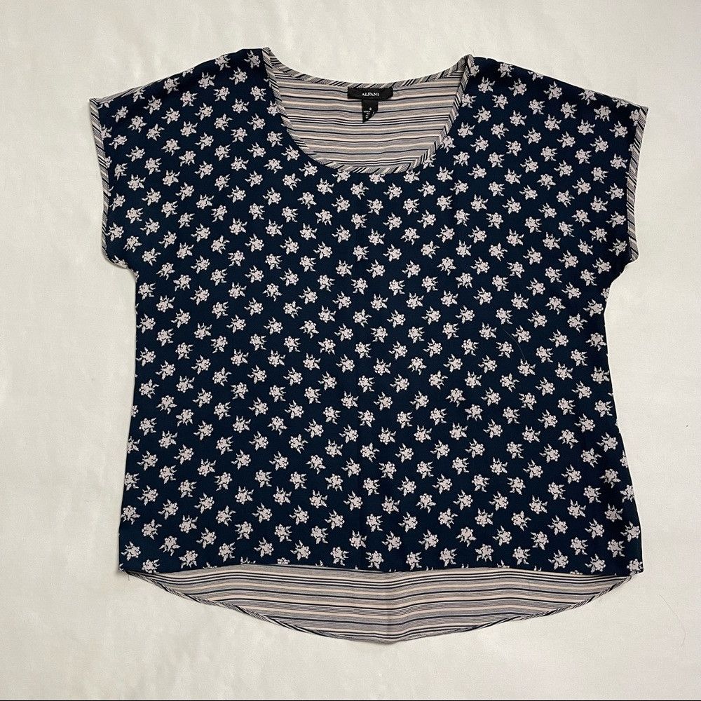 Alfani Alfani Top Blue Beige Front Floral Back Striped Hi-Low Top Size M / US 6-8 / IT 42-44 - 8 Thumbnail