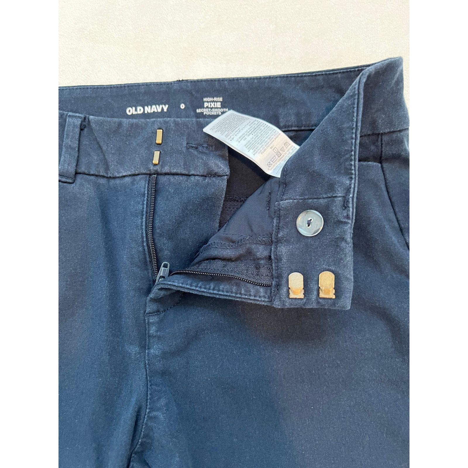 Old Navy Old Navy High Rise Pixie Navy Skinny Leg Pant Size 0 Size 25" / US 0 / IT 36 - 5 Thumbnail