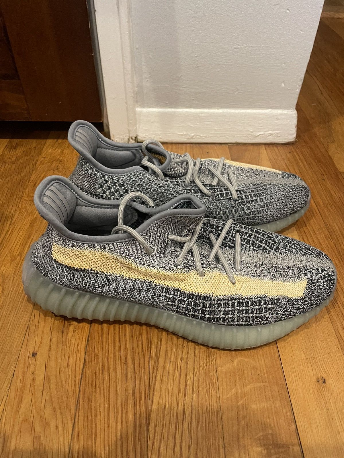 Adidas × Yeezy Yeezy boost 350 V2 Size US 9 / EU 42 - 1 Thumbnail