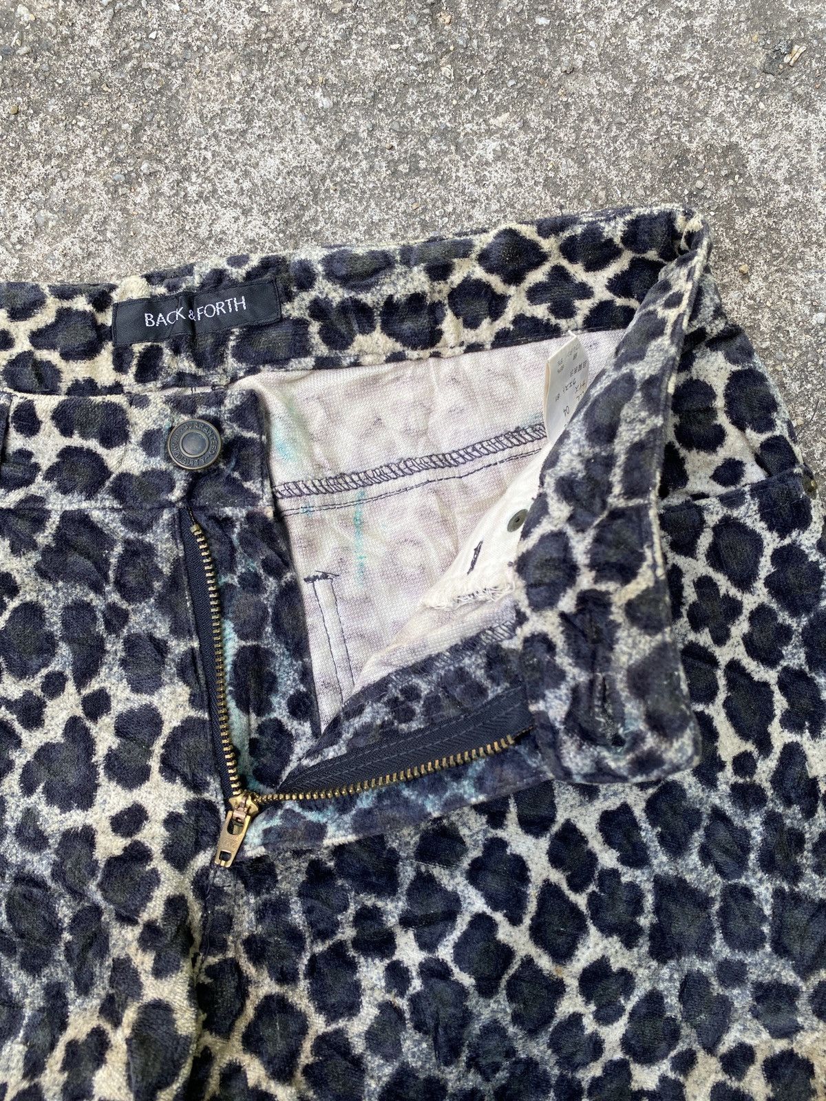 Japanese Brand Back&Forth Leopard Design Sunfaded Corduroy Flare Pant Size 27" / US 4 / IT 40 - 11 Thumbnail