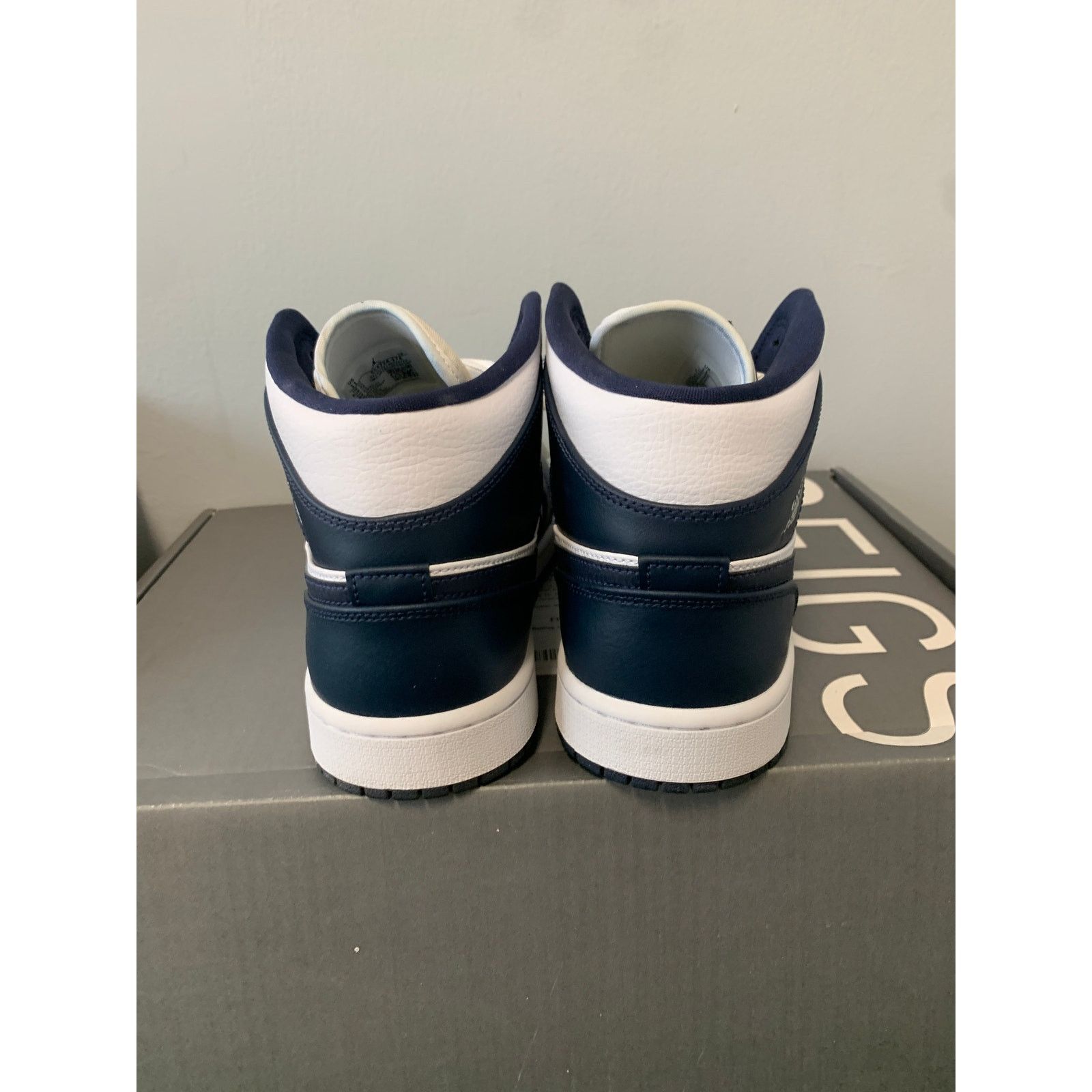 Nike Nike Air Jordan 1 Mid White Metallic Obsidian Size 11 Used Size US 11 / EU 44 - 3 Thumbnail
