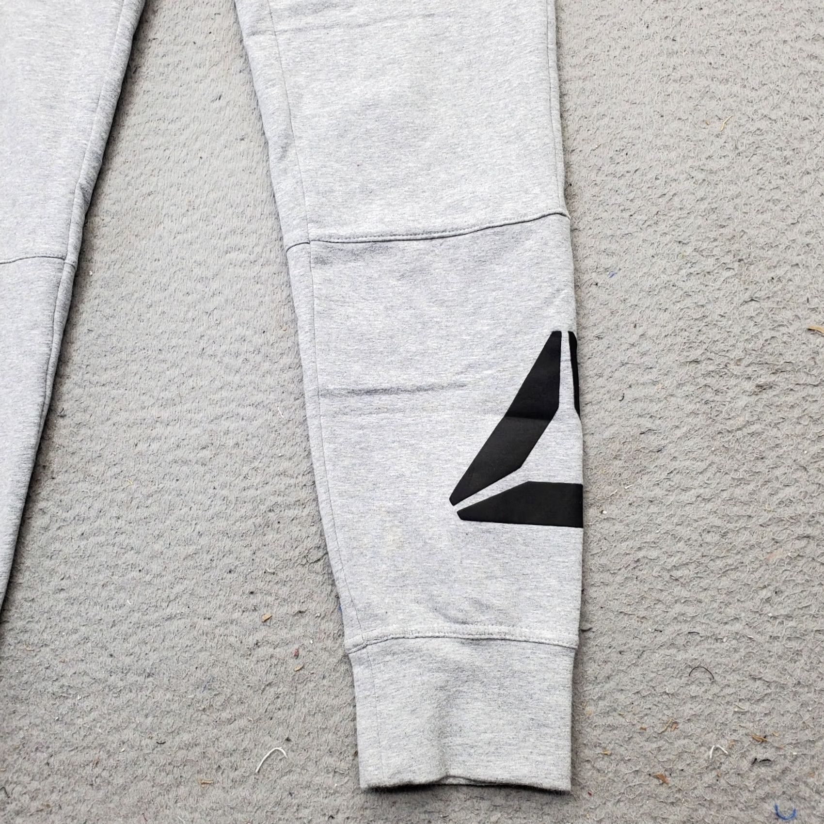 Reebok Reebok Jogger Pants Womens S Gray Tapered Leg Script Logo Drawstring Waist Size 28" / US 6 / IT 42 - 3 Thumbnail