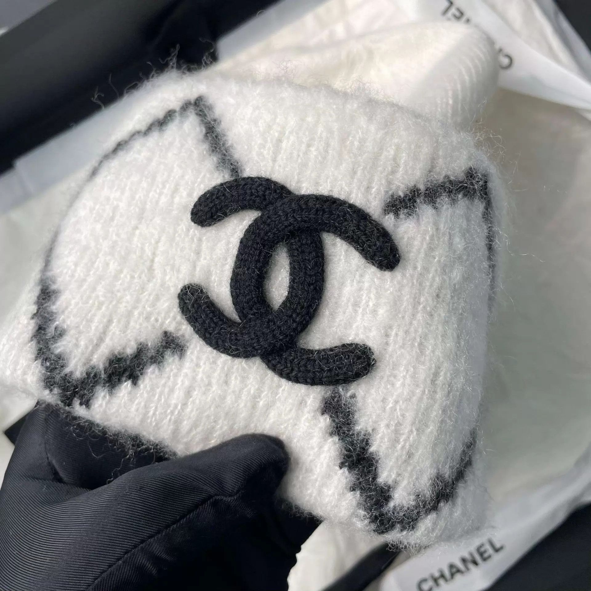 Chanel CHANEL 24B Cashmere Hat Black & White 98 New Size ONE SIZE - 3 Thumbnail