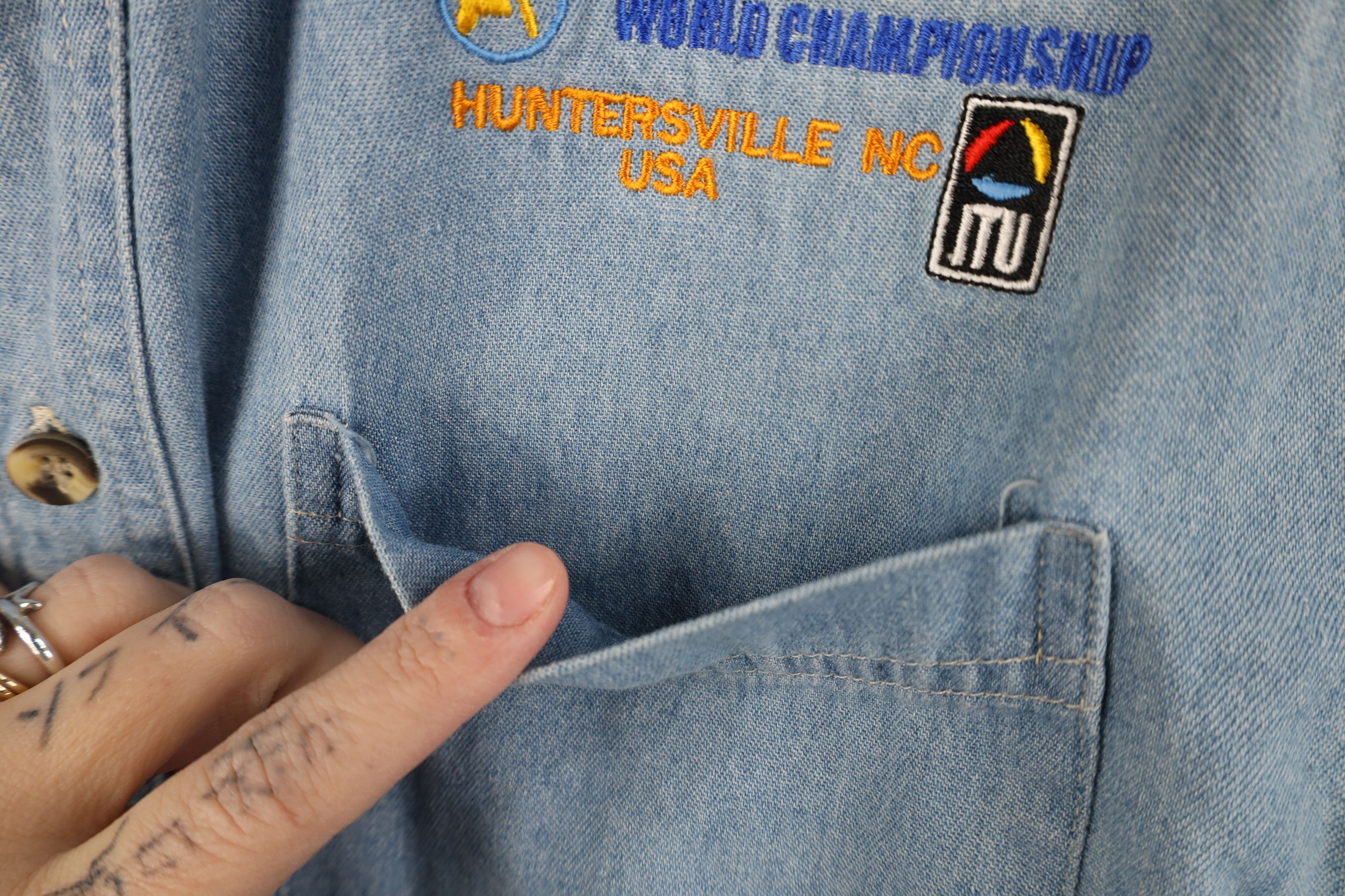 Vintage Vintage 90s Duathlon World Championship Denim Button Shirt Size US S / EU 44-46 / 1 - 5 Thumbnail
