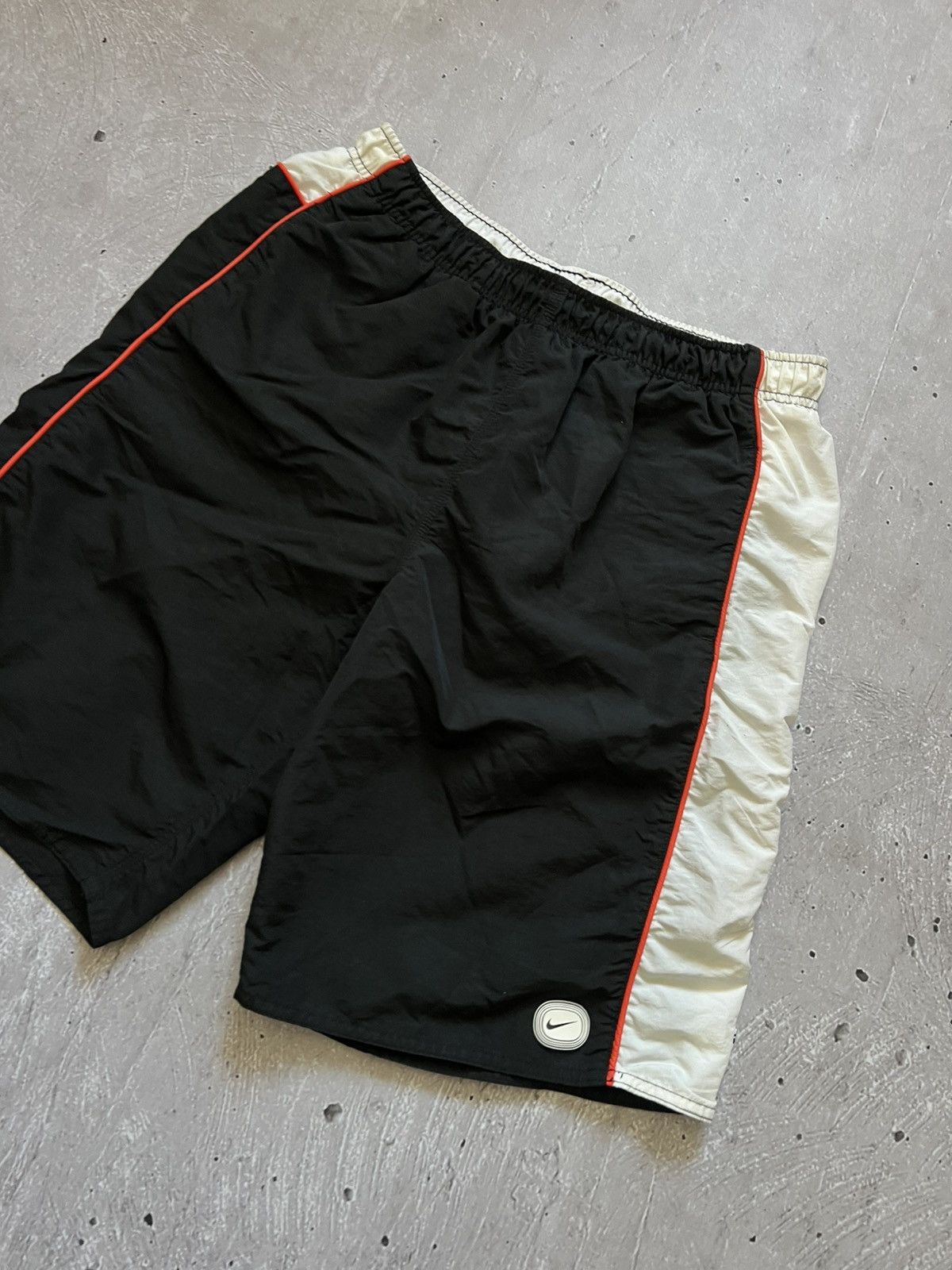 Nike Very Rare Short Nike Vintage Big Logo Size L Y2K Hype Size US 36 / EU 52 - 2 Thumbnail