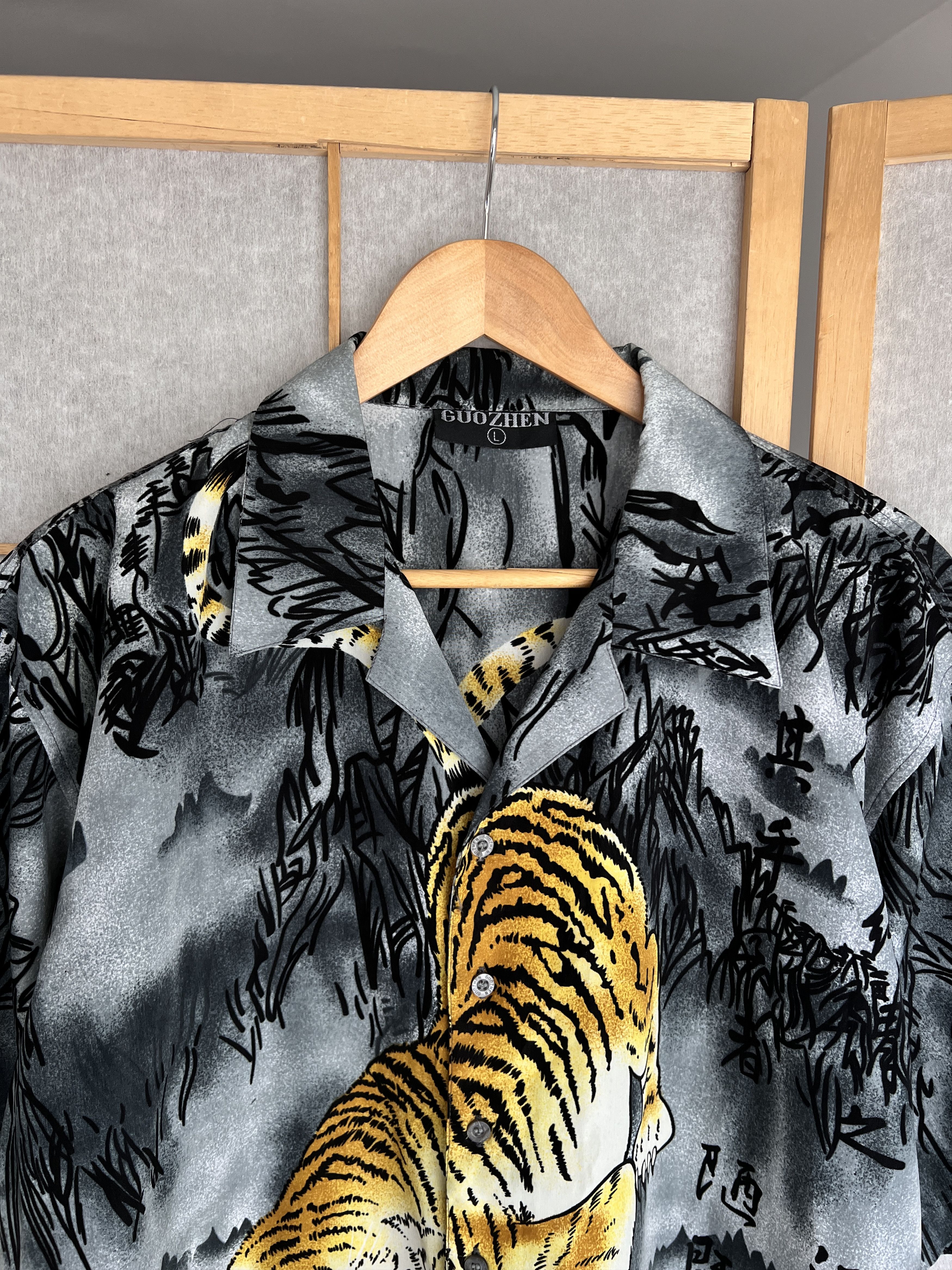 Japanese Brand Crazy! Japanese tiger vintage 2000s Hawaiian shirt printed Size US L / EU 52-54 / 3 - 2 Thumbnail