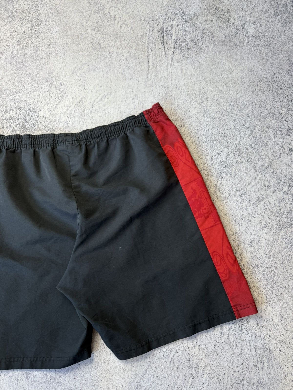 Umbro MANCHESTER UNITED 1996 FOOTBALL SOCCER SHORTS HOME UMBRO Size US 34 / EU 50 - 14 Thumbnail